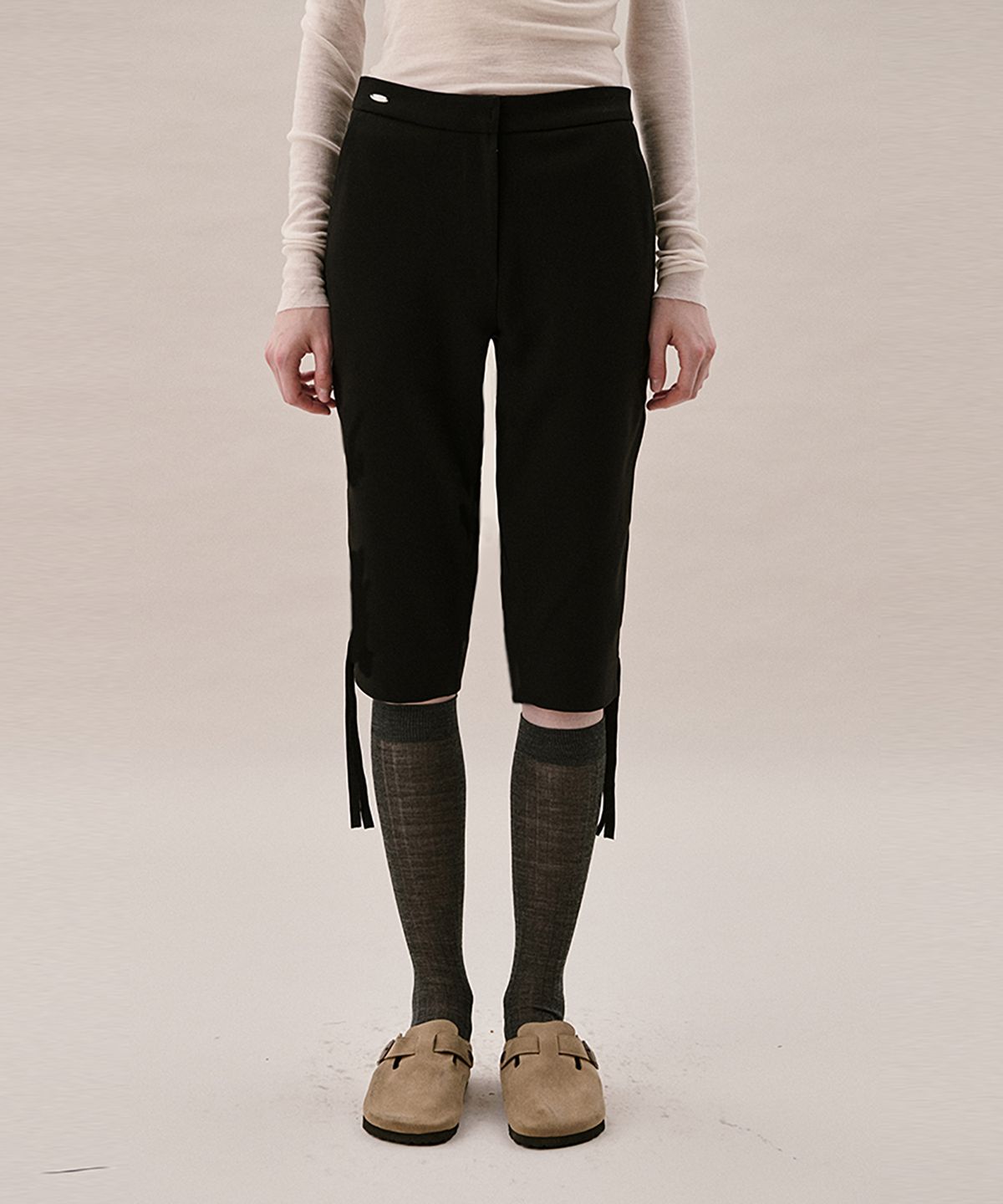 아위(AHWE) SLIM FIT BERMUDA PANTS_BLACK