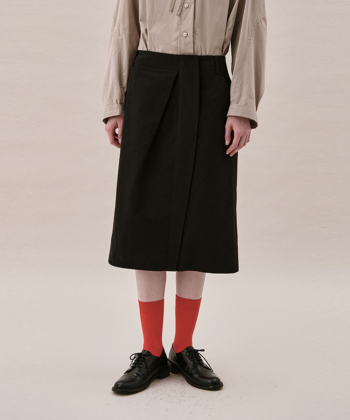 아위(AHWE) COTTON FLAP SKIRT_BLACK