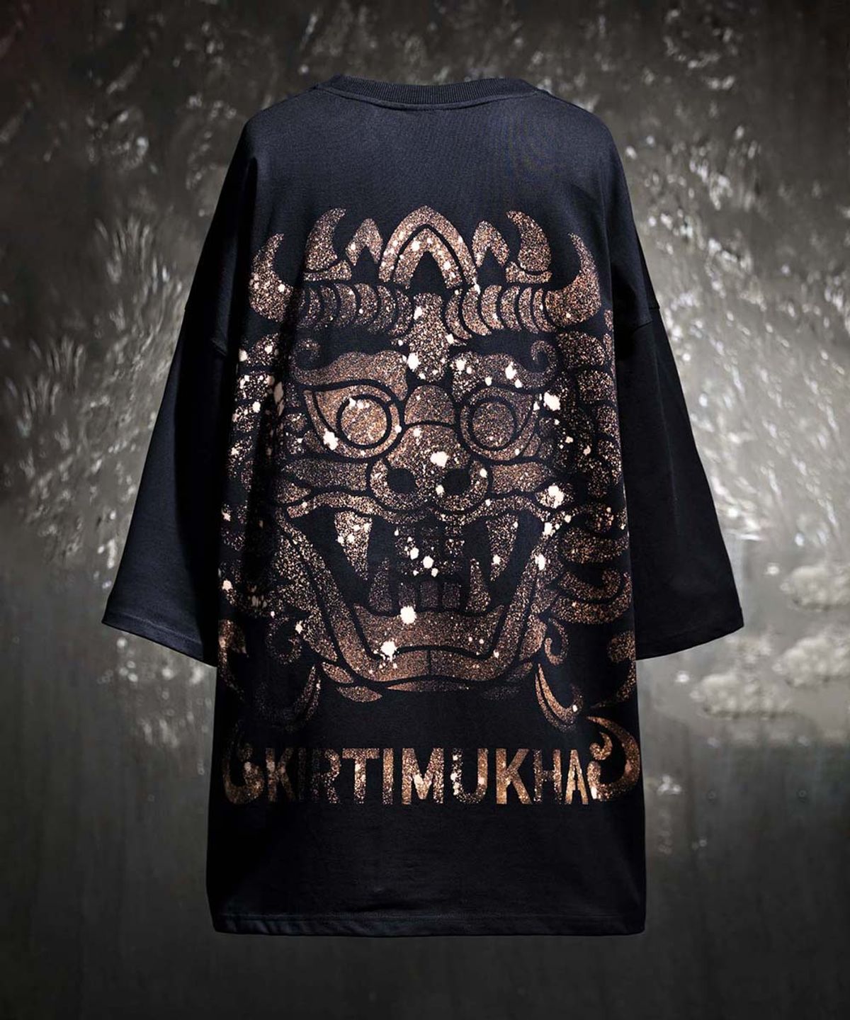 키르티무카(KIRTIMUKHA) 로고 블리치 10XL 오버사이즈 티셔츠 블랙