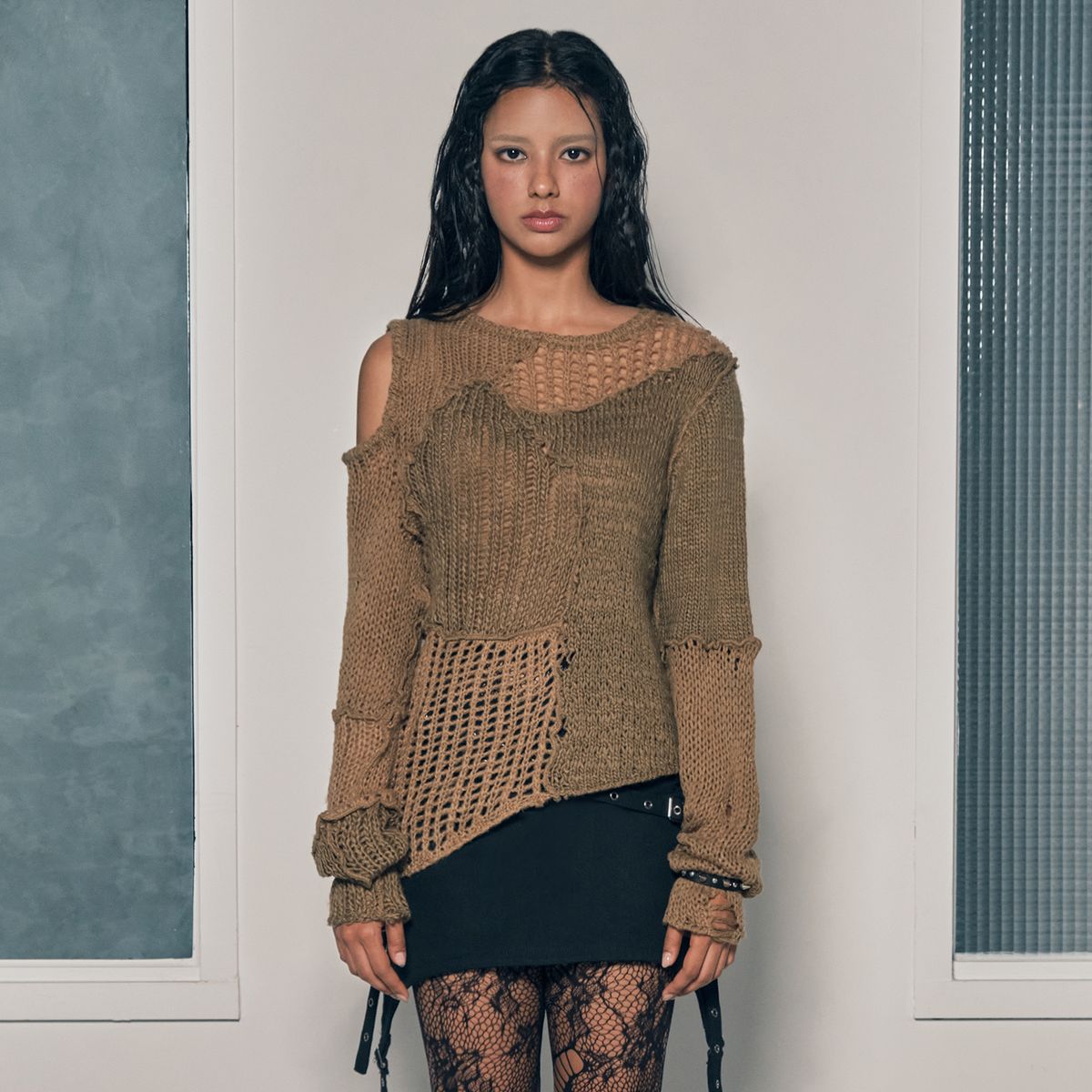 라라폭스(LALAFOX) KNIT UNBALANCE SHOULDER SLIT T-SHIRT BEIGE BQ4KL004