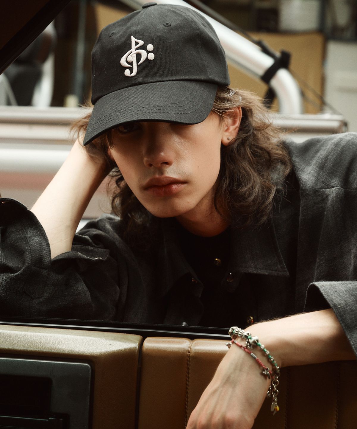 2113 스튜디오(2113 STUDIO) 음표 로고 볼캡  블랙