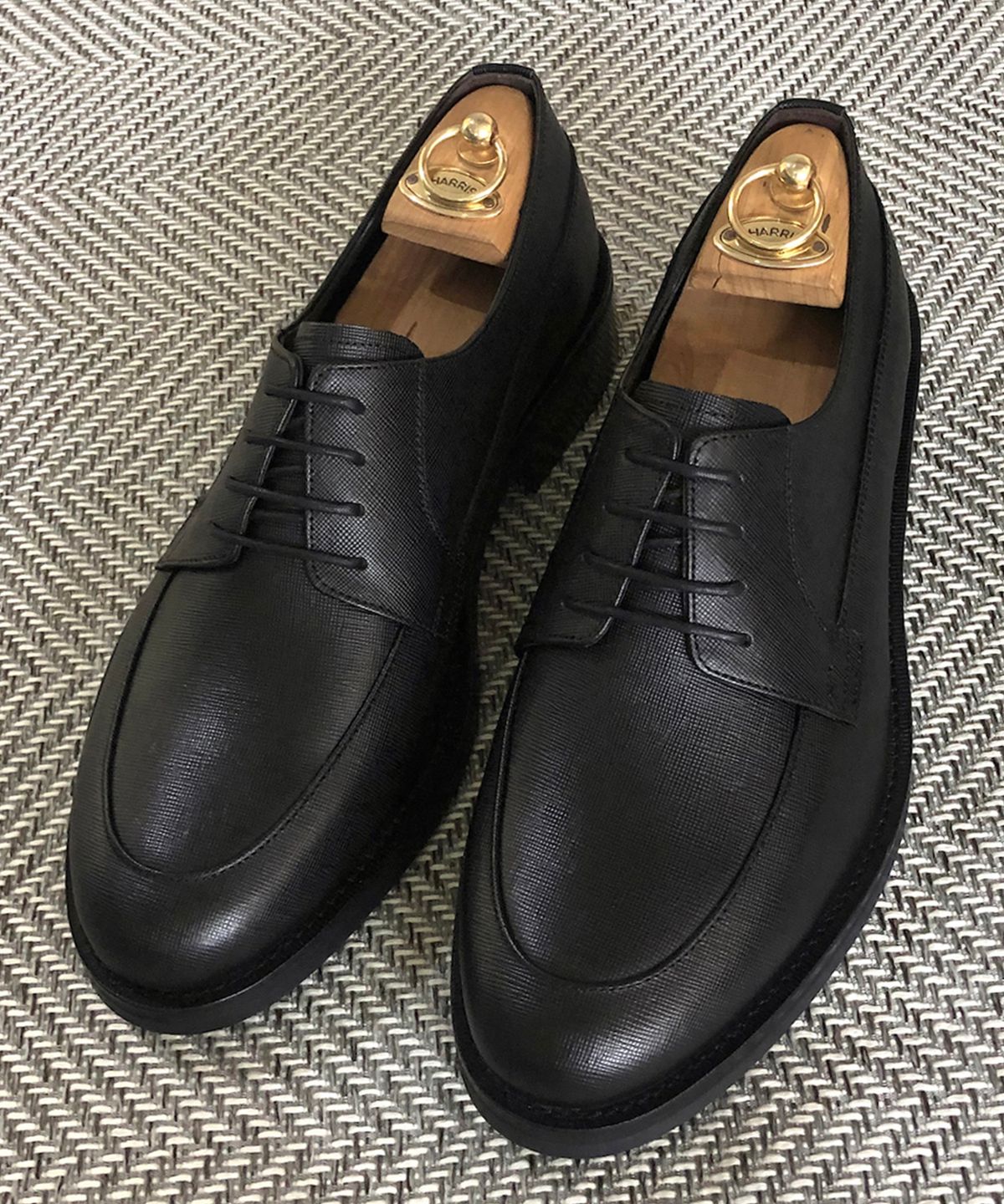 조앤슈(JOENSHOE) 휴만 유팁 옥스퍼드 블랙 사피아노