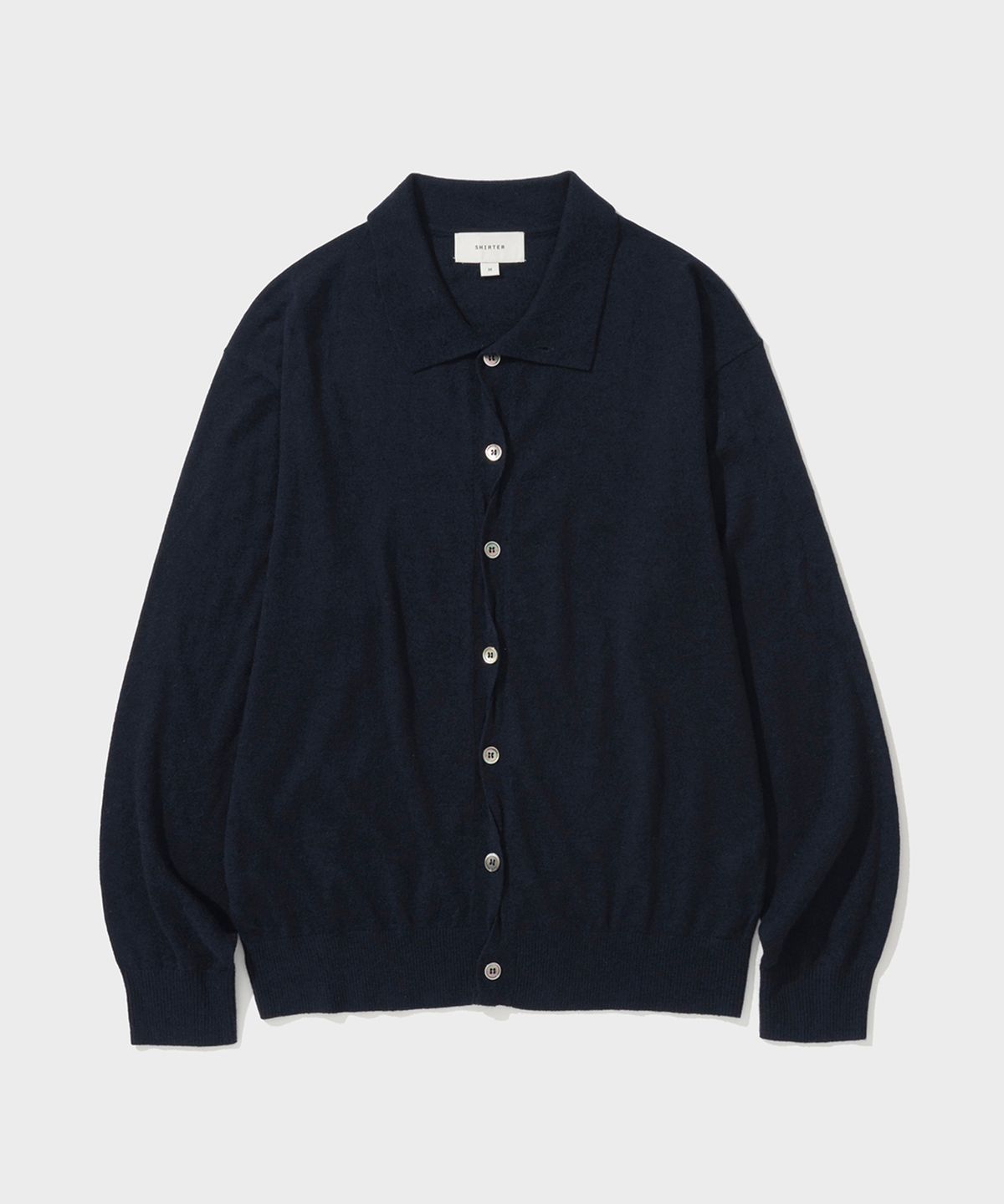 셔터(SHIRTER) HIGH COLLAR TWIST BUTTON CARDIGAN (NAVY)