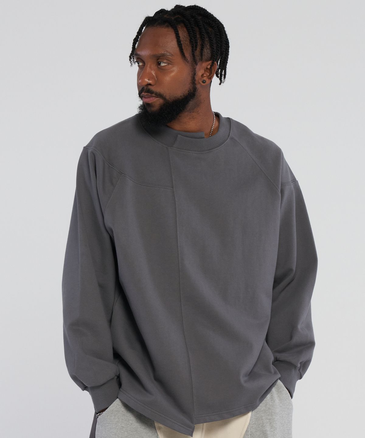 테네르(TENER) Unbalanced neck boxy sweatshirt_Gray