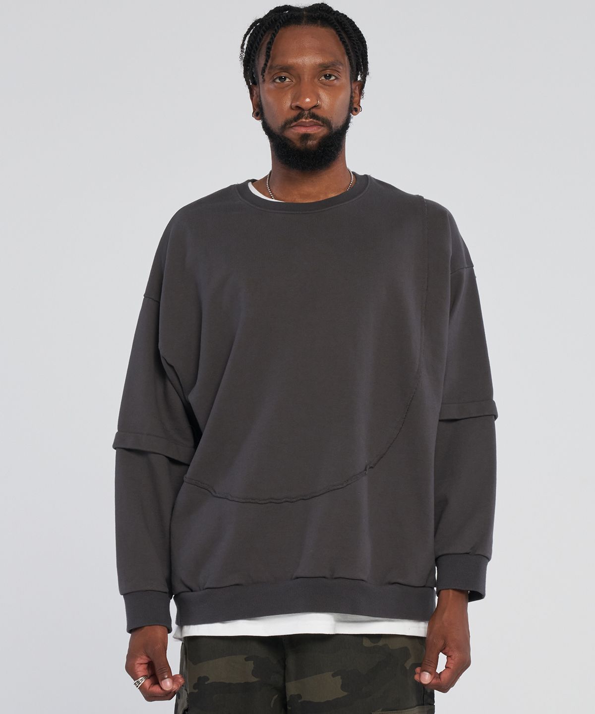 테네르(TENER) Front double layered sweatshirt_Charcoal