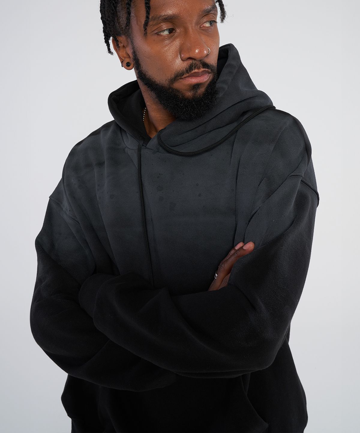 테네르(TENER) Half-spray hoodie_Black
