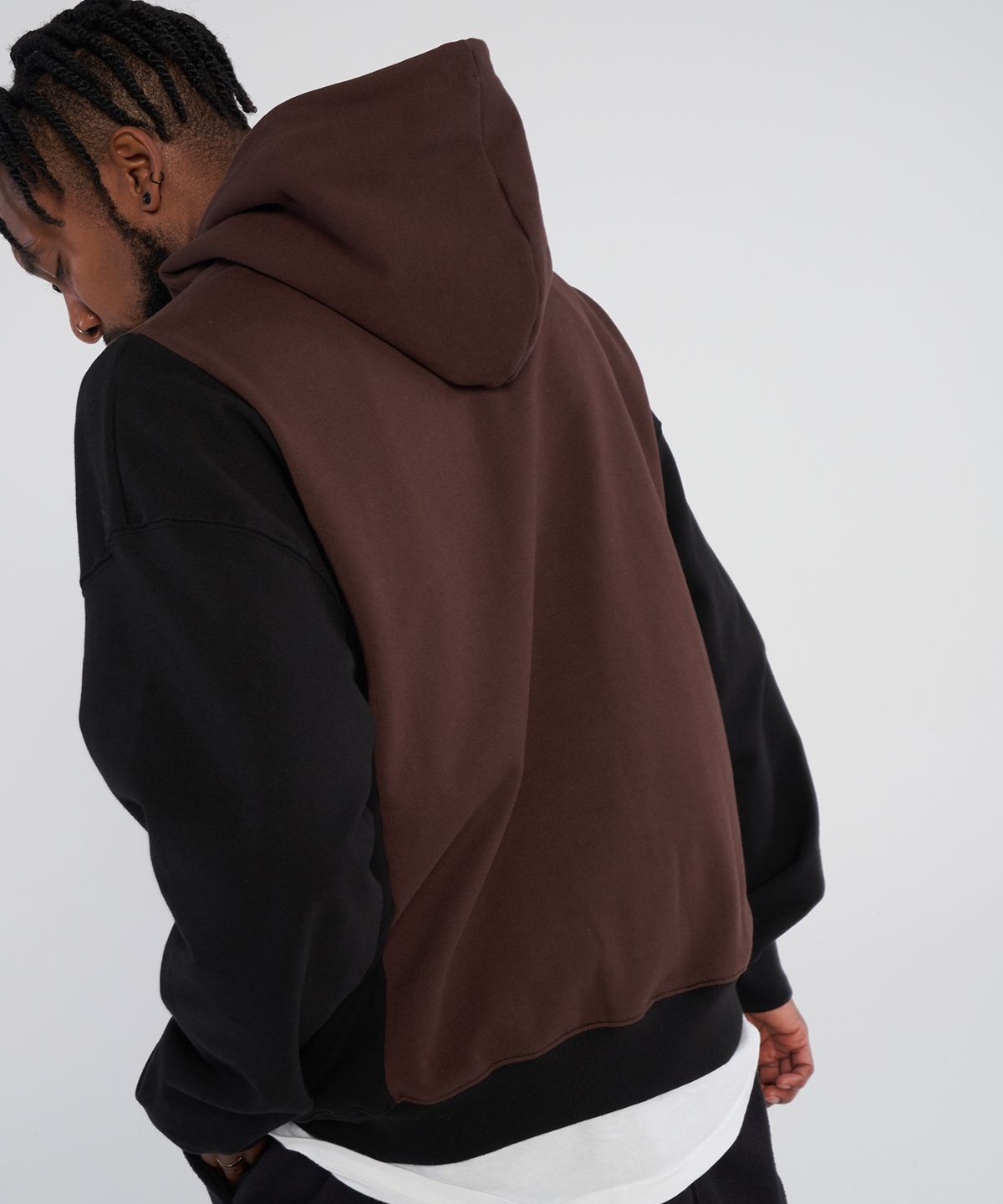 테네르(TENER) Center incision oversized fit hoodie_Black