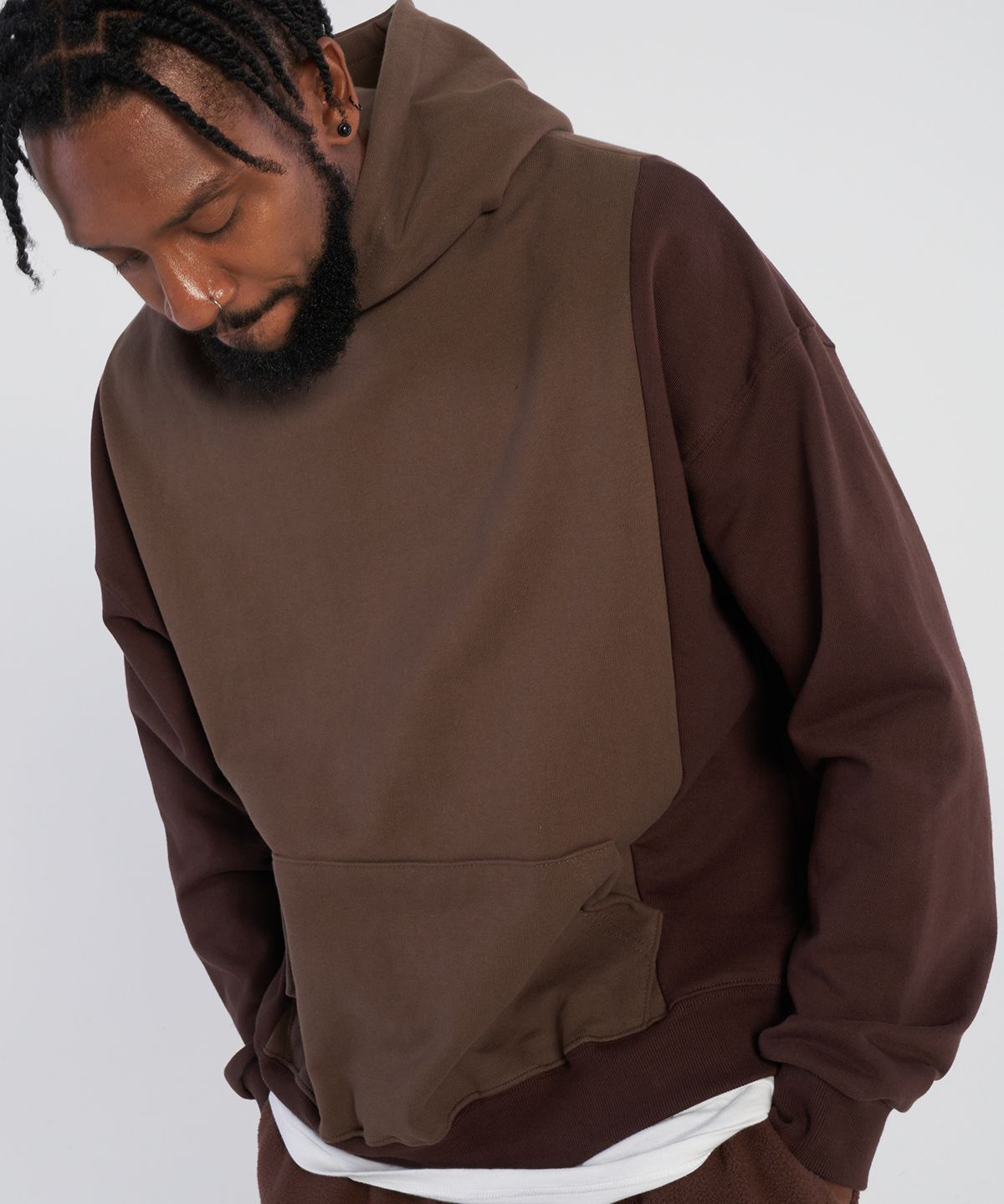 테네르(TENER) Center incision oversized fit hoodie_Brwon