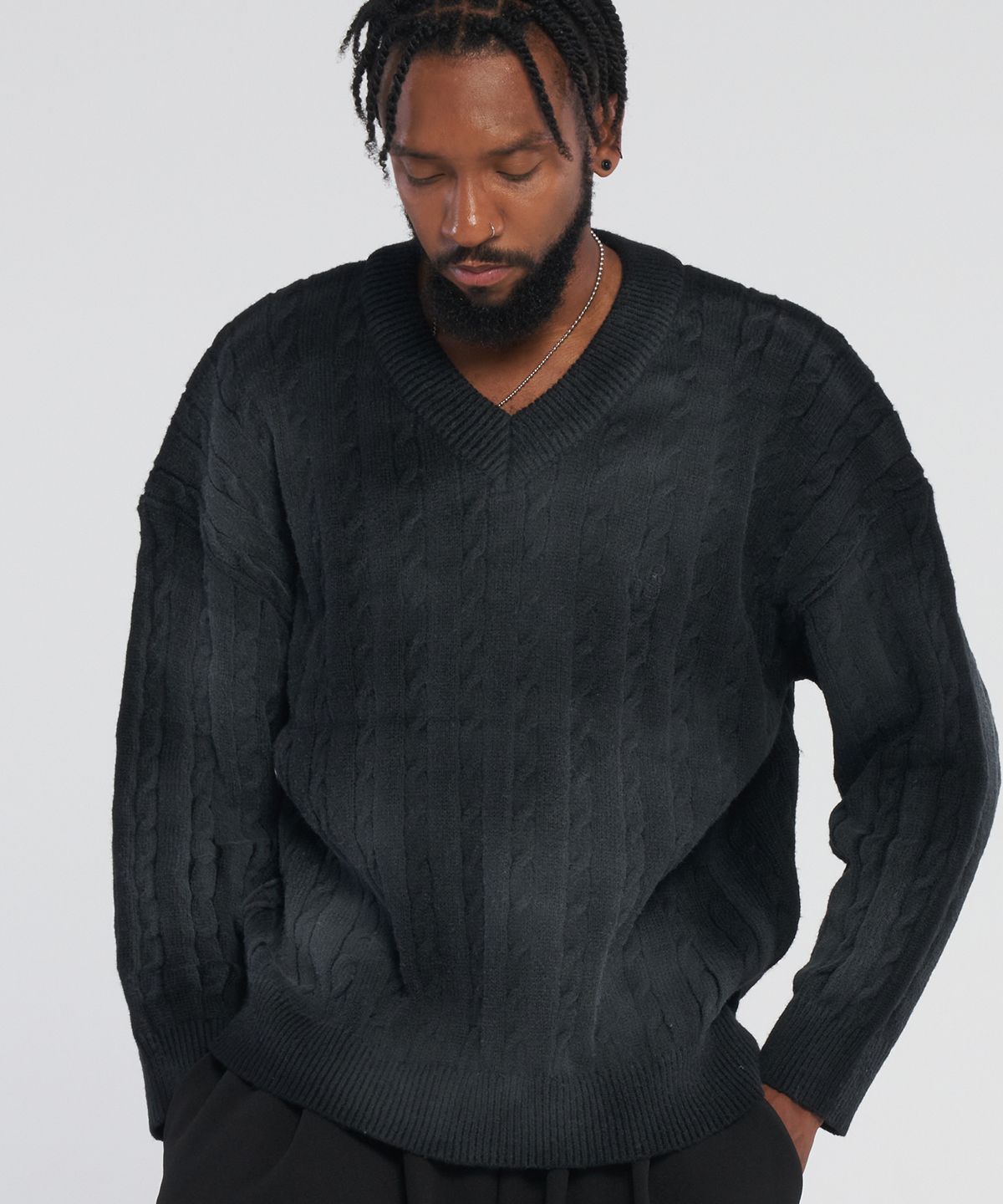 테네르(TENER) Dirty Spray V-Neck Twisted Knitwear_Black