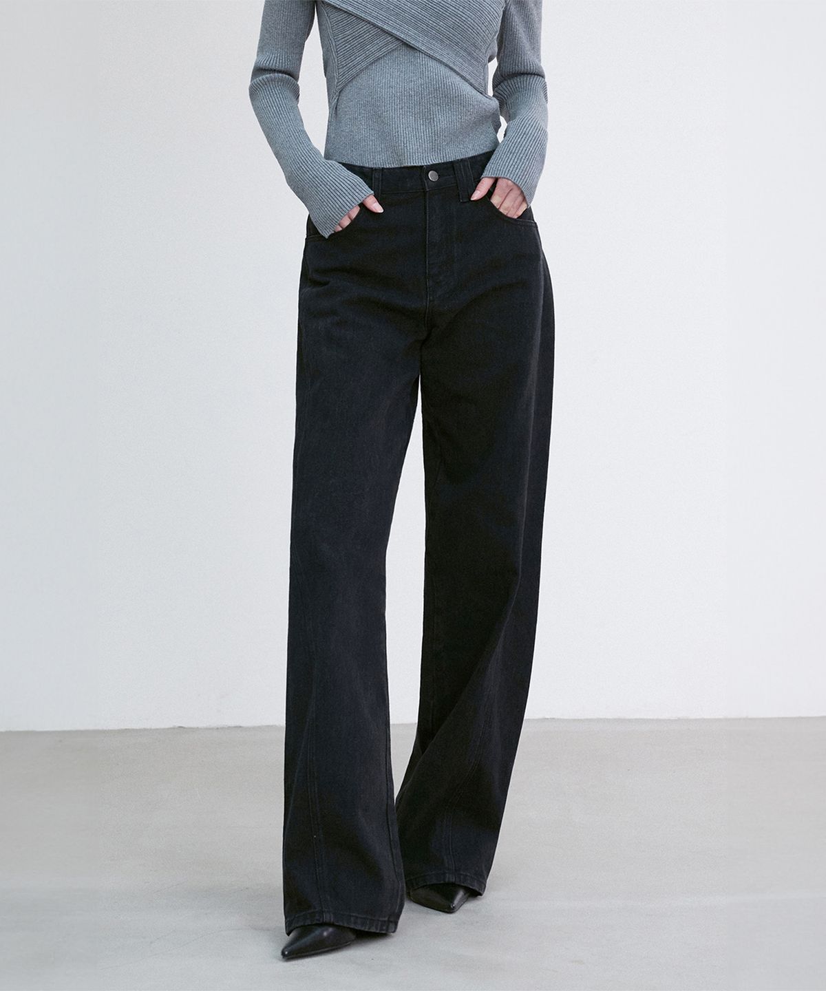 리이(RE RHEE) SEAM DETAIL STRAIGHT DENIM PANTS WASHED BLACK
