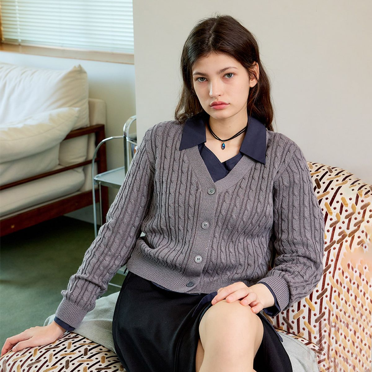 에이앤레이(AEIREI) AR_Cable v-neck cardigan_2color