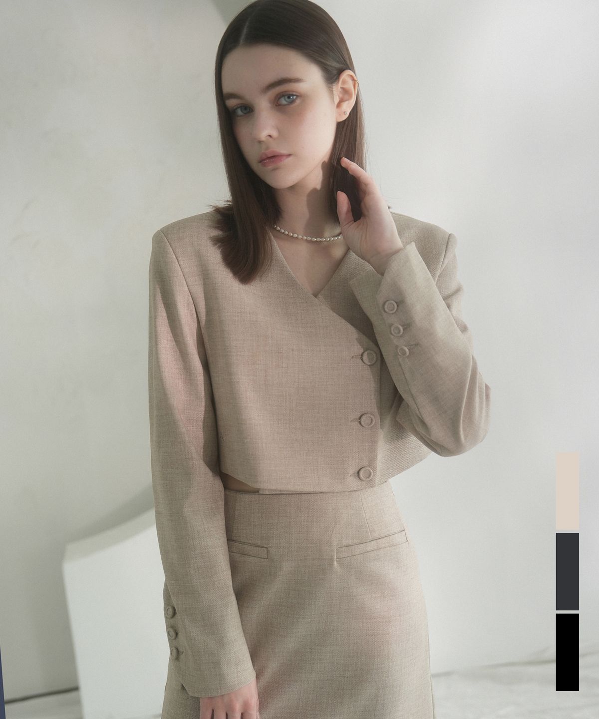 비바셔스(VIVACIOUS) Y-neck Crop Jacket - 3COL