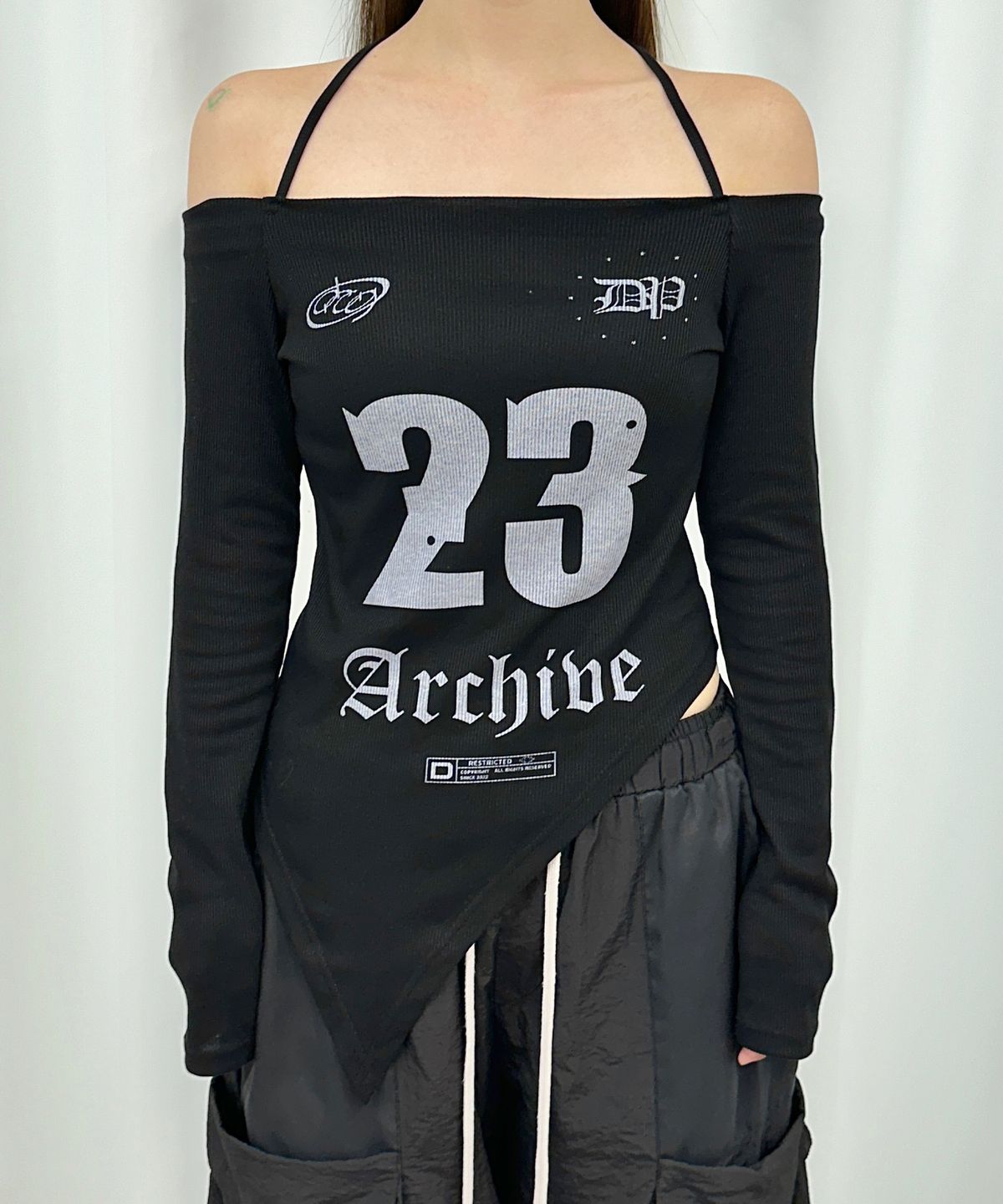 드러그 프로덕트(DRUG PRODUCT) RIB PRINTING OFF SHOULDER, BLACK