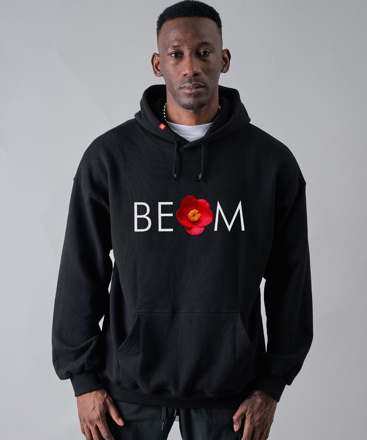 범(BEOM) 범 동백로고 오버핏 후드티 [블랙]