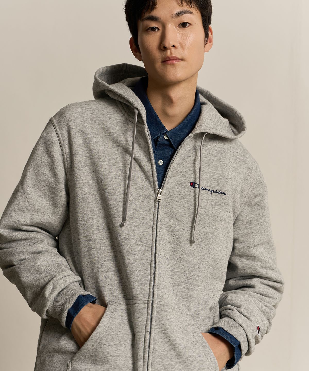 챔피온(CHAMPION) 스몰 스크립트 로고 후드 집업 Normal Grey
