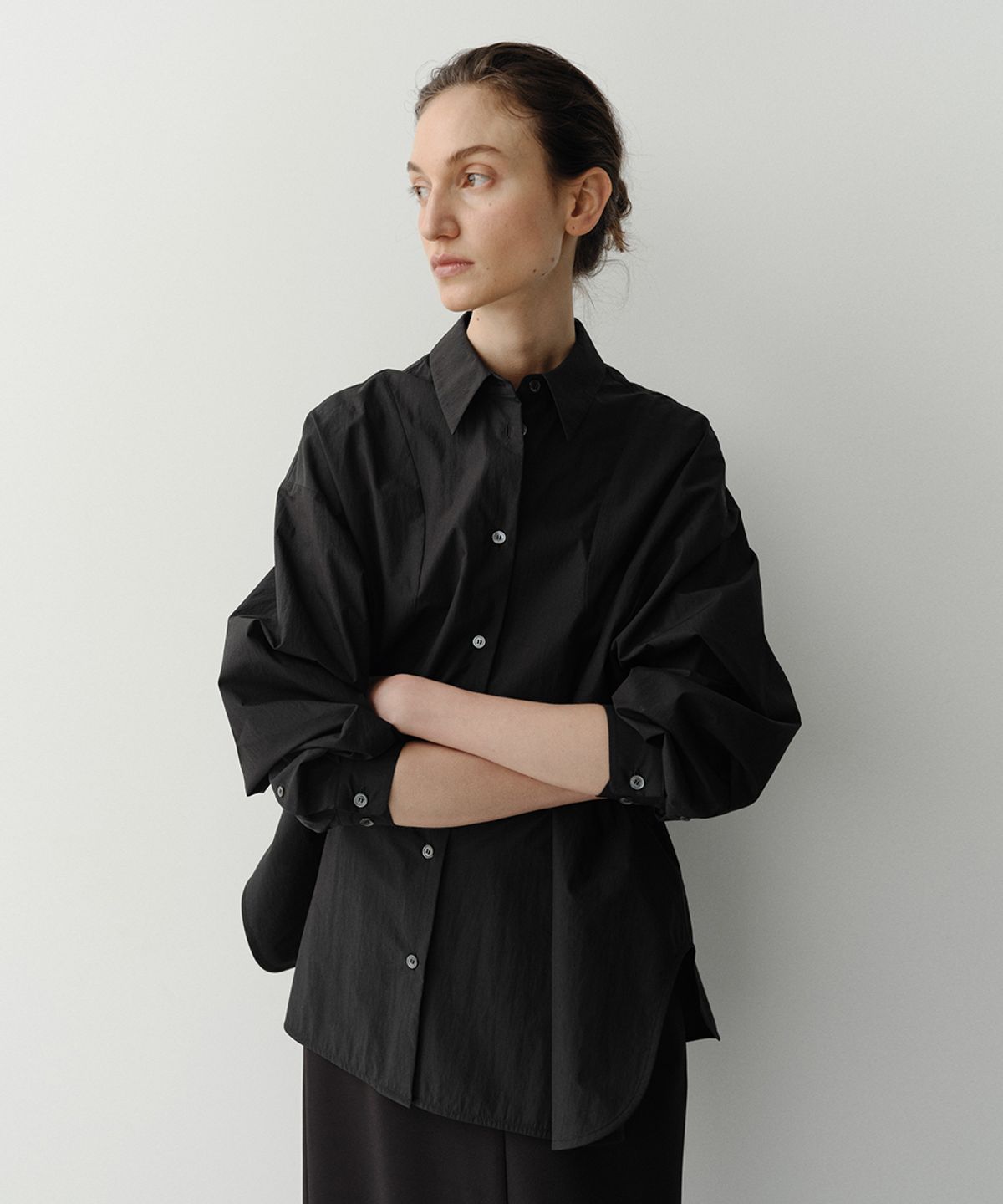 이아(EAAH) CURVED SHIRT (BLACK)