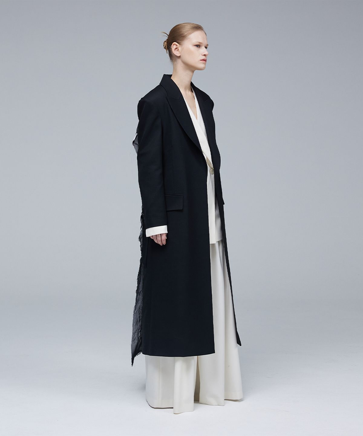 므아므(MMAM) Open-type back doodle detail coat