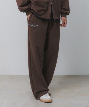 스마일 자수 로고 세미와이드 스웨트 팬츠 BK9985_브라운
