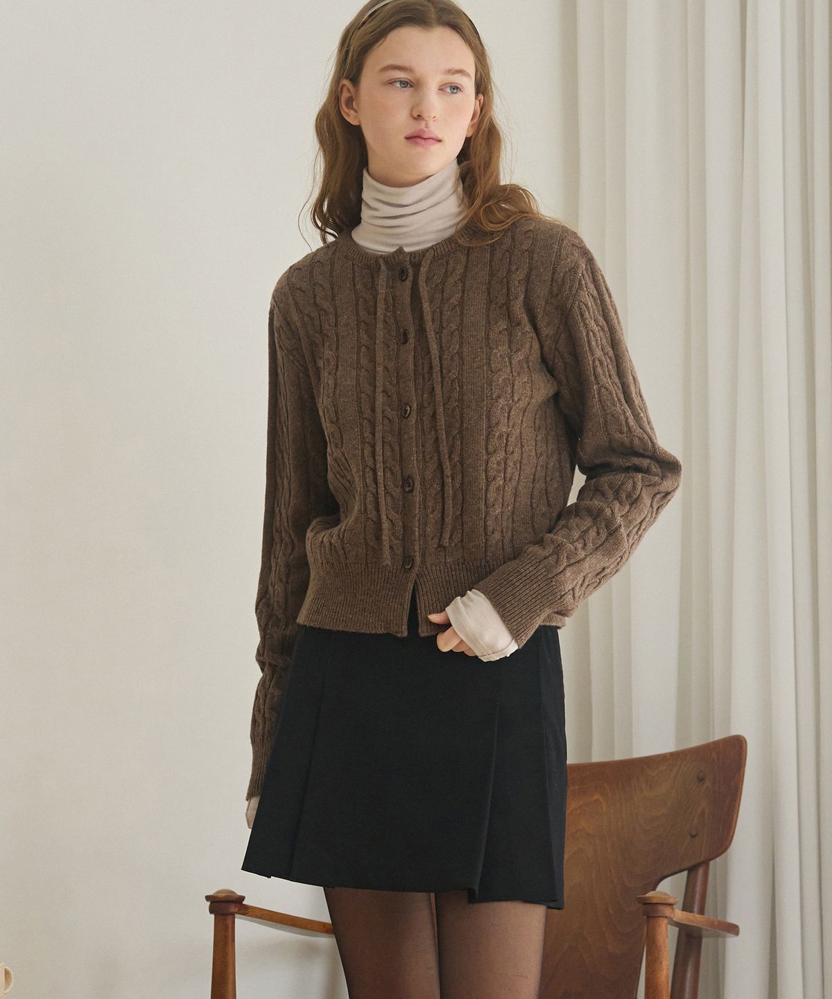드로우핏 우먼(DRAWFIT WOMEN) 모디스트 케이블 리본 울 니트 가디건 [M.BROWN]