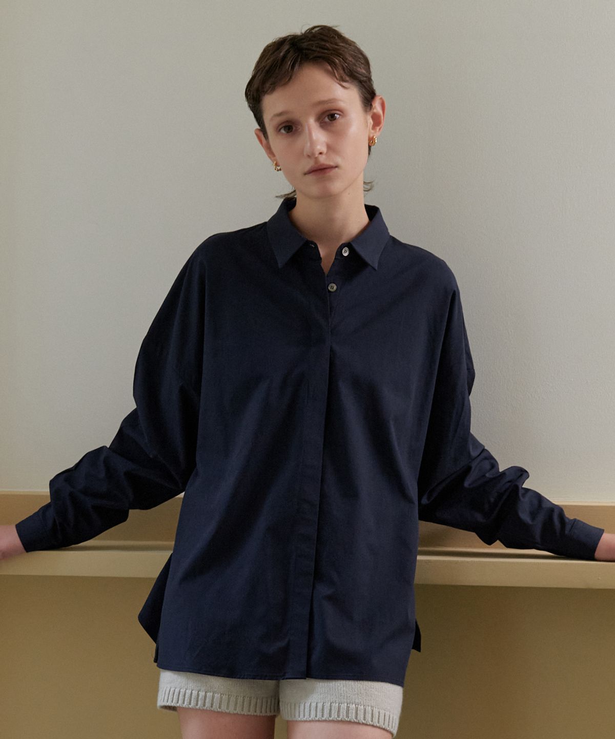 모헤(MOHAE) Silky basic shirt _ navy