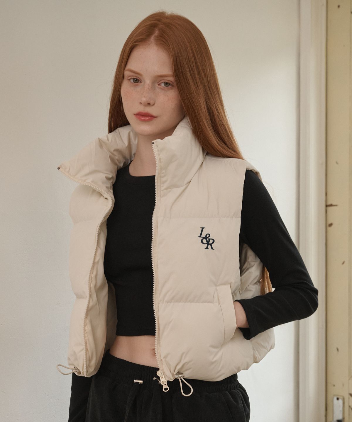 로시로우(LOSSYROW) Crop padded vest Cream