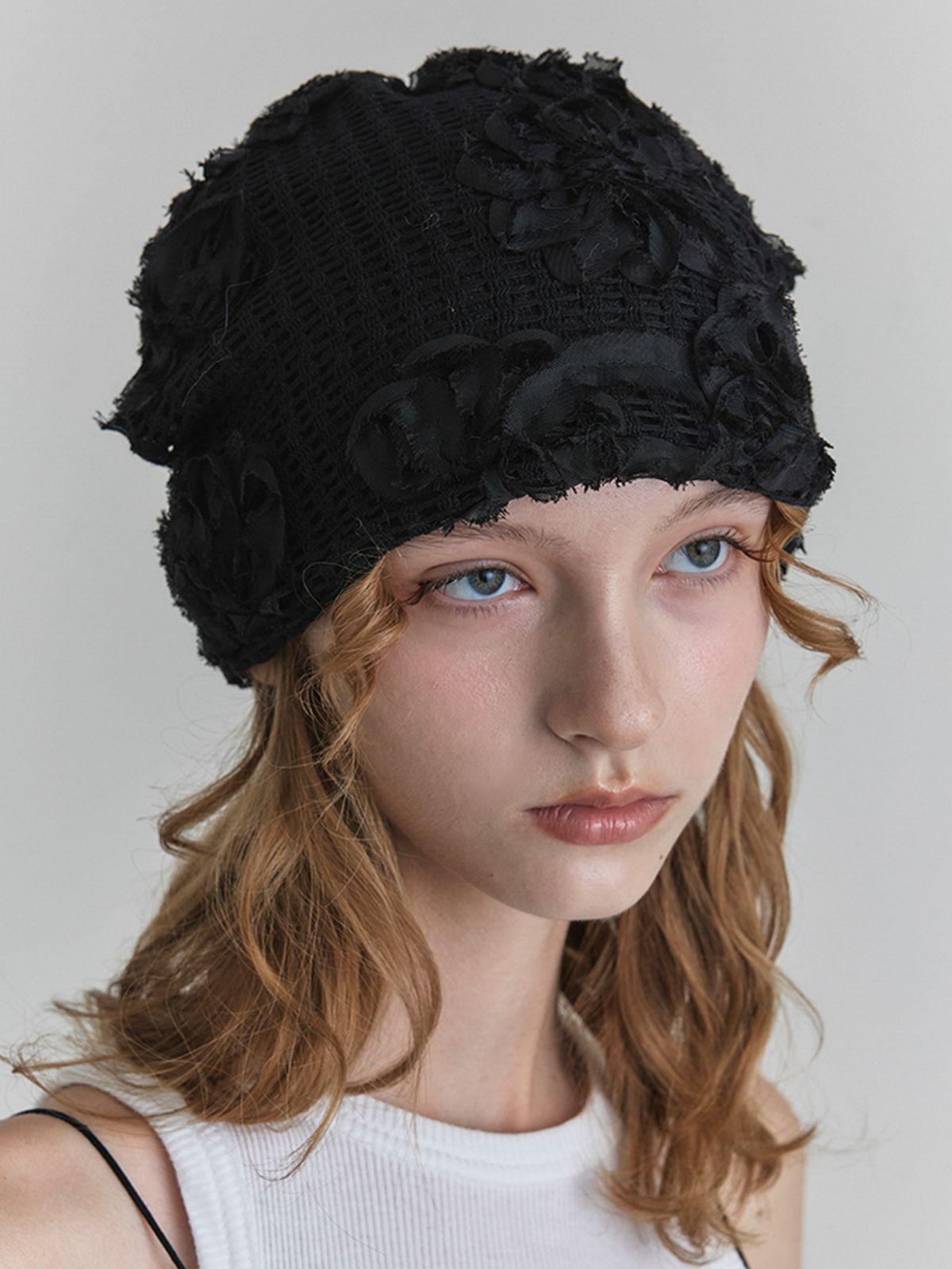 포에지담(POESIEDAME) ROSA KNIT BEANIE IN BLACK