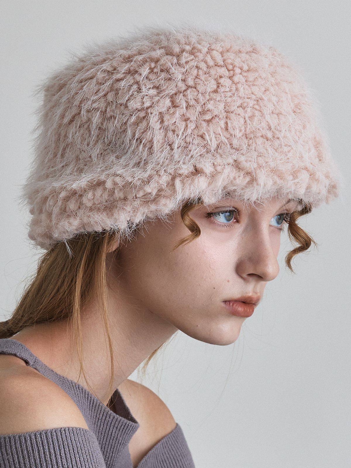 포에지담(POESIEDAME) MEATEL HAT IN PINK WING