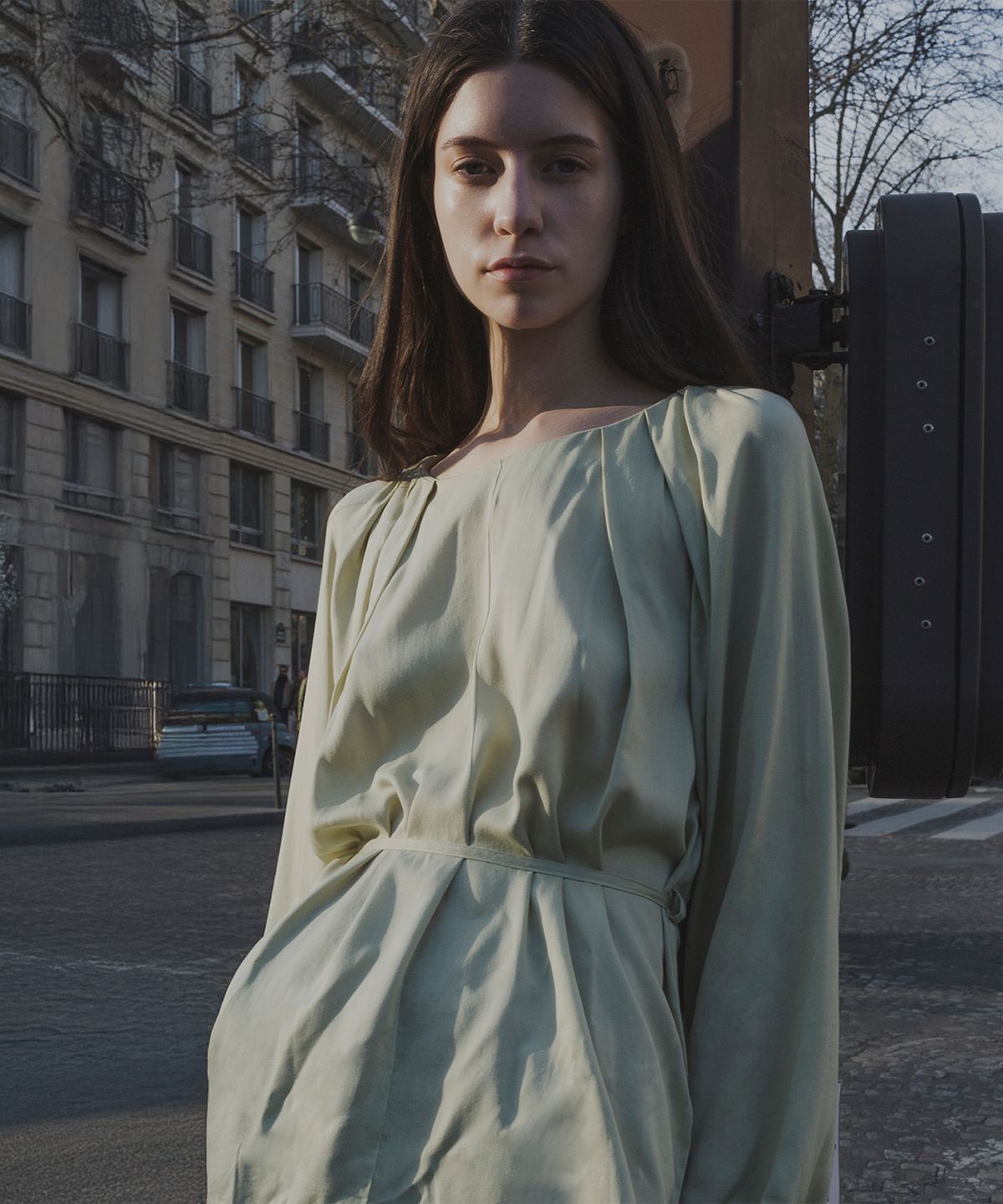 리이(RE RHEE) PLEATED DETAIL BELTED BLOUSE BASIL CREAM