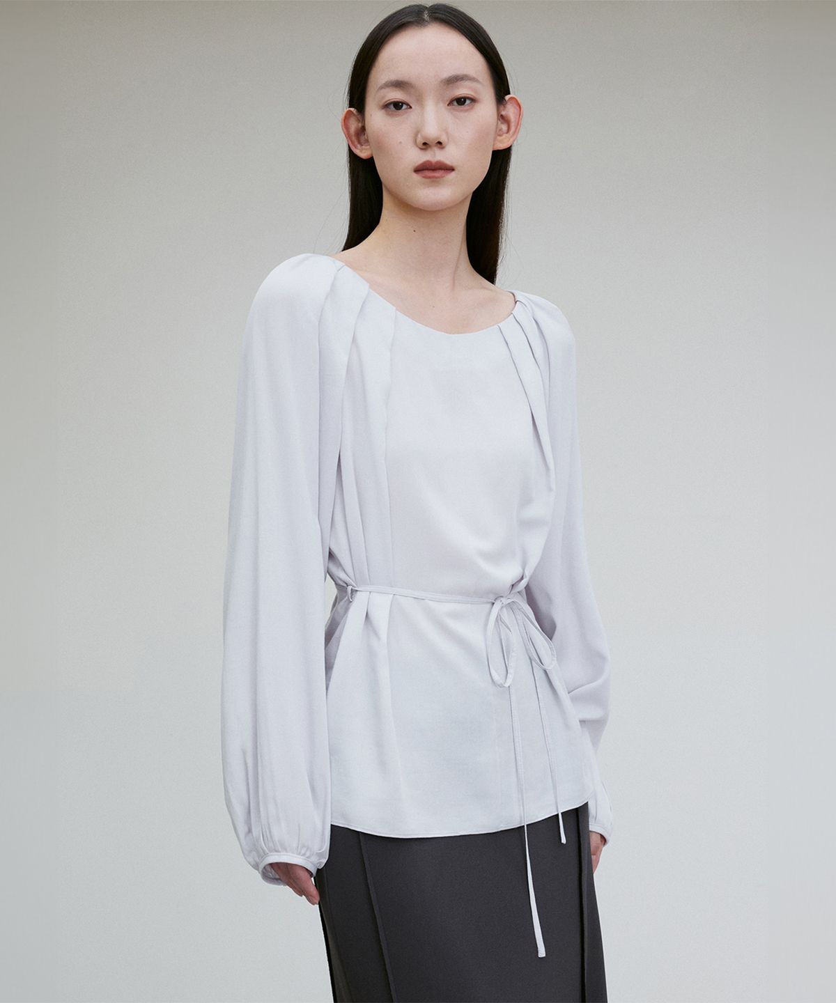 리이(RE RHEE) PLEATED DETAIL BELTED BLOUSE LAVENDER