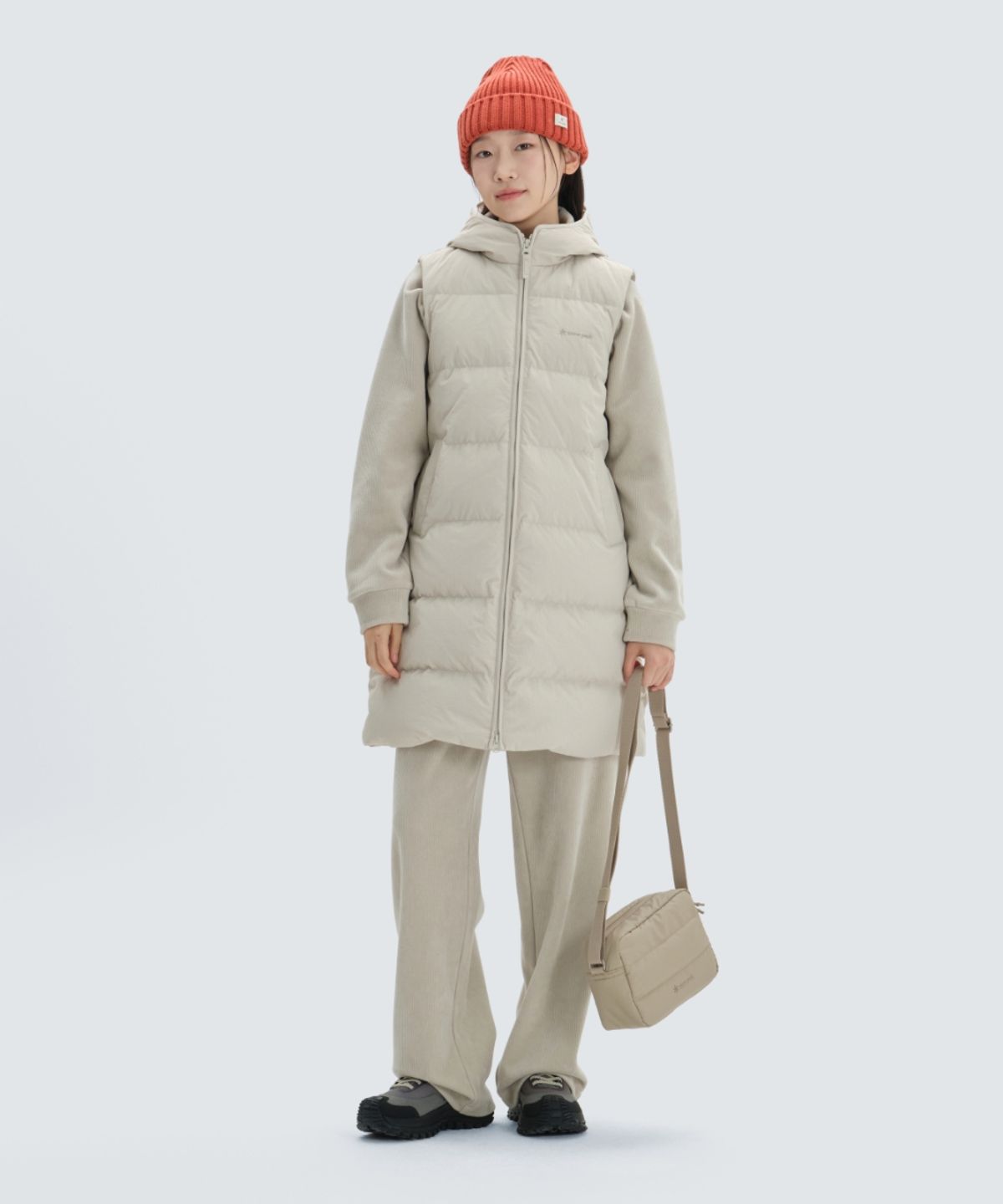 스노우피크 어패럴(SNOWPEAK APPAREL) 여성 후드 중기장 경량 다운 베스트 (S24WWGDV65) Light Beige
