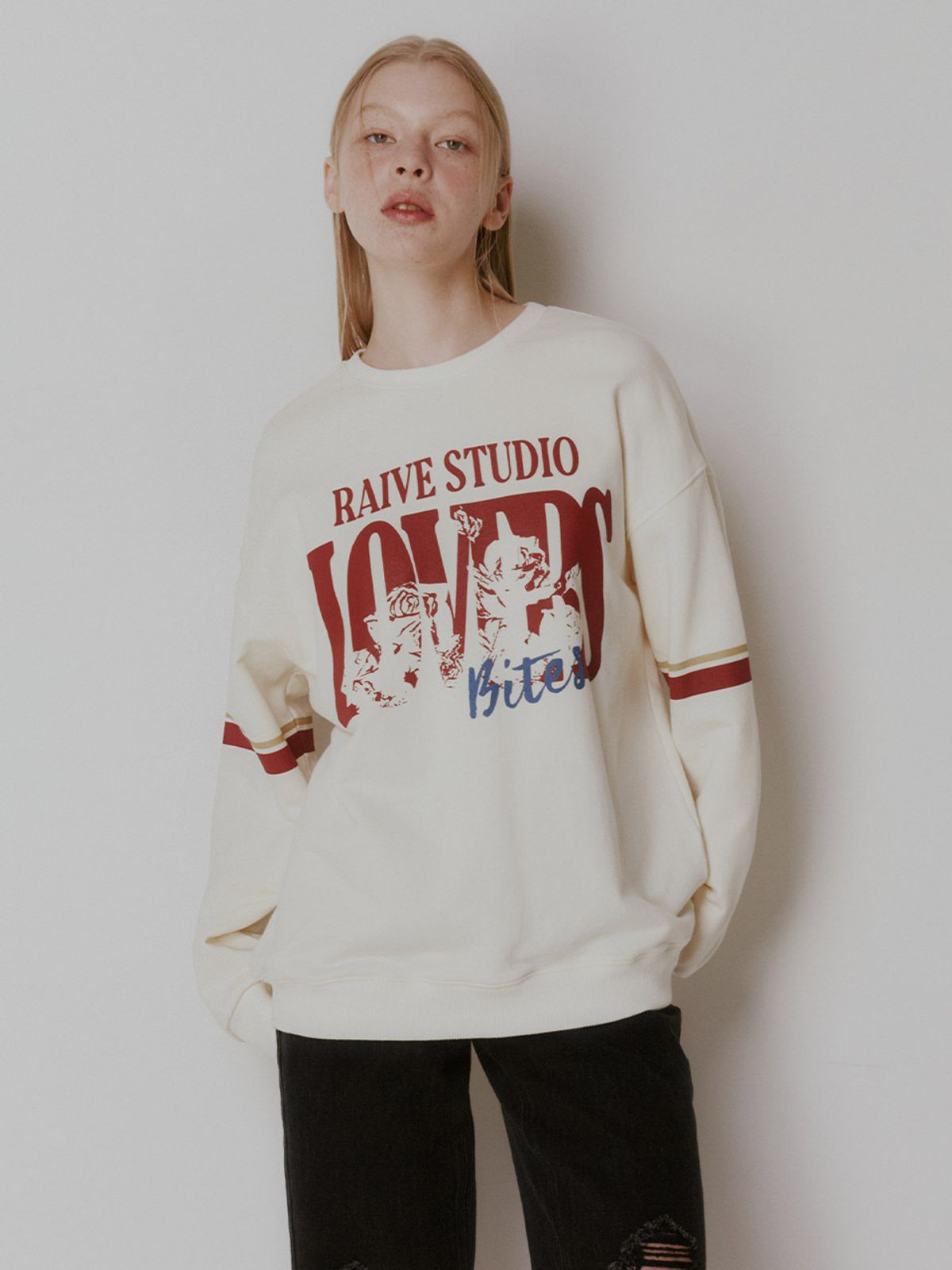 레이브(RAIVE) RAIVE Lovers Graphic Sweatshirt VW4AE109_2color