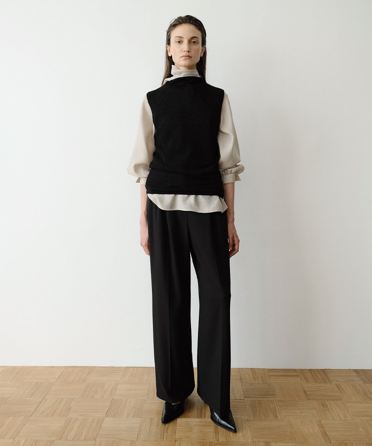 이아(EAAH) FW WIDE TUCK PANTS (BLACK)