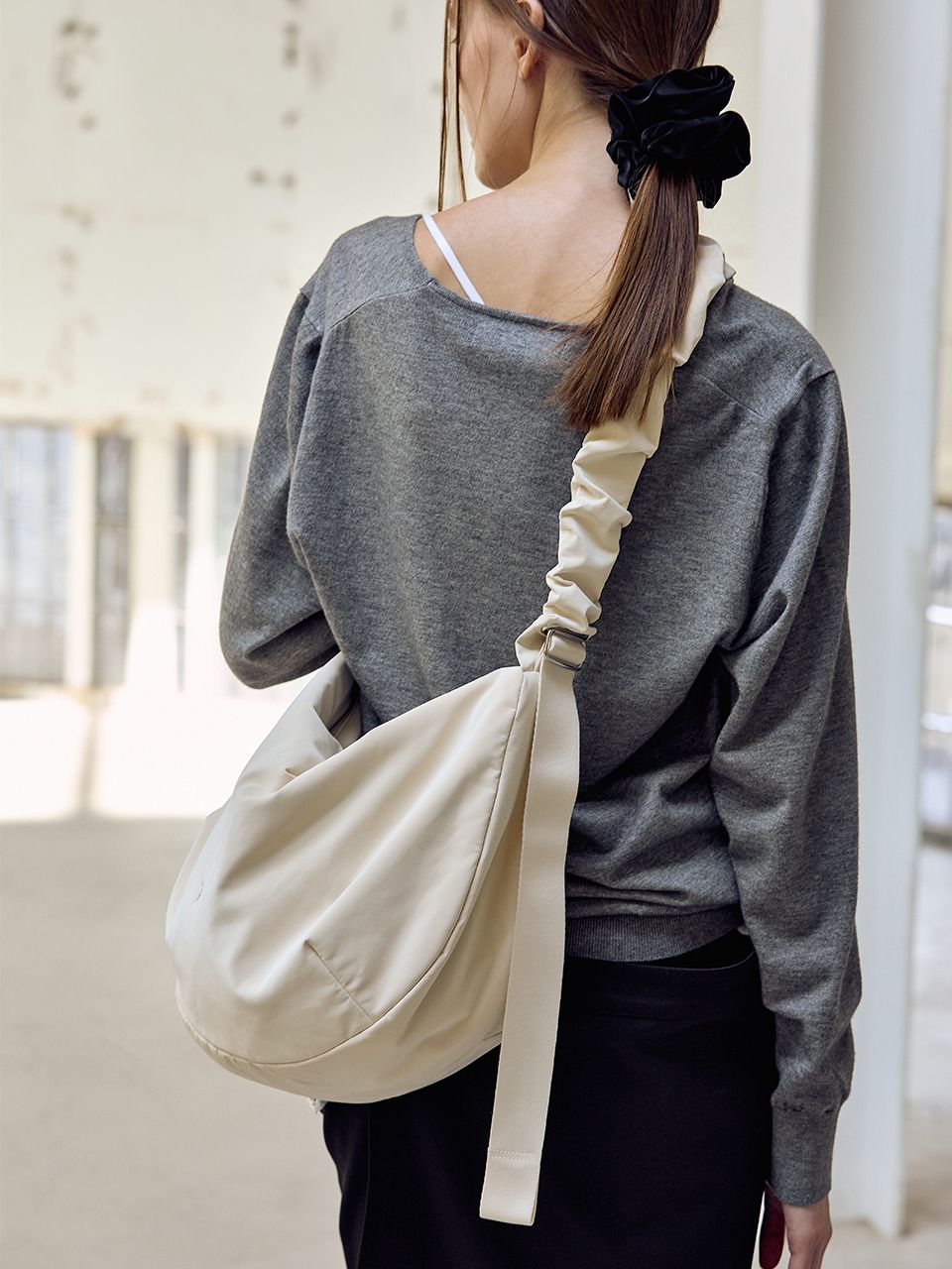 MUSINSA公式 | JOSEPH AND STACEY Daily Shirring Bag L_Haze (ALL)