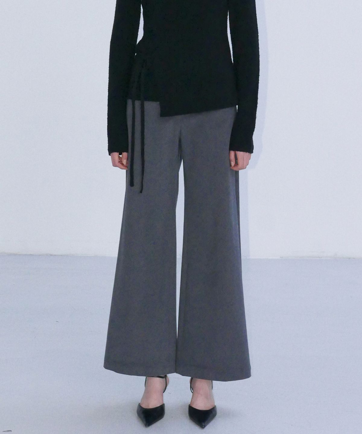 엔오르(EN OR) BIZO DETAIL FLARE PANTS - GREY