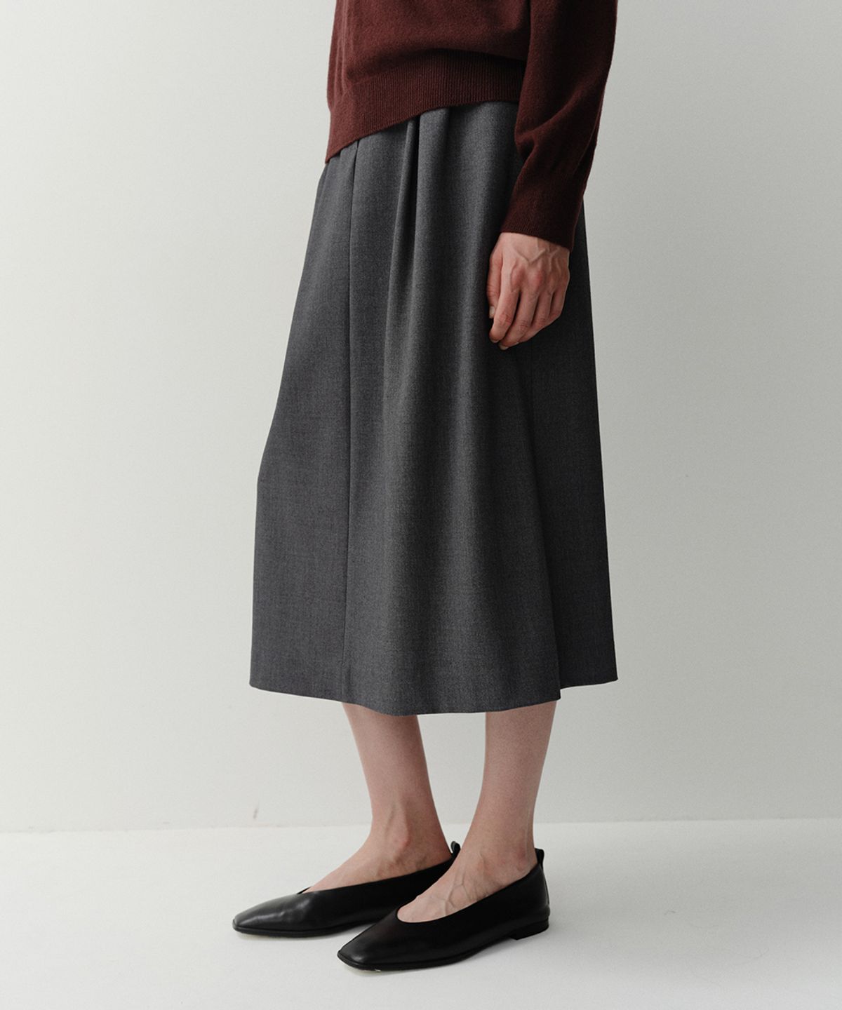 이아(EAAH) TUCK VOLUME MAXI SKIRT (CHARCOAL)