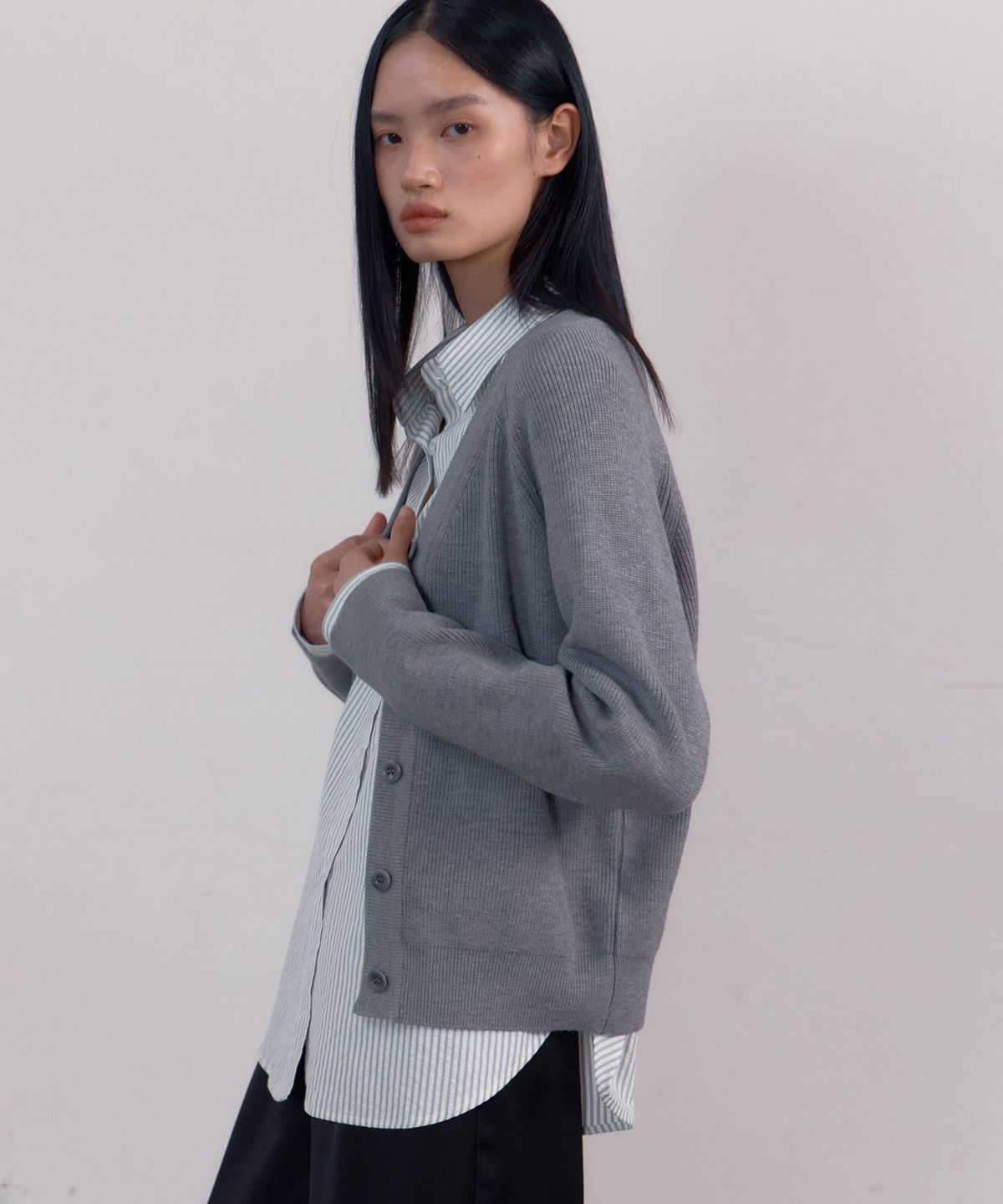 38컴온커먼(38COMEONCOMMON) Essential V-neck Cardigan (Melange Grey)