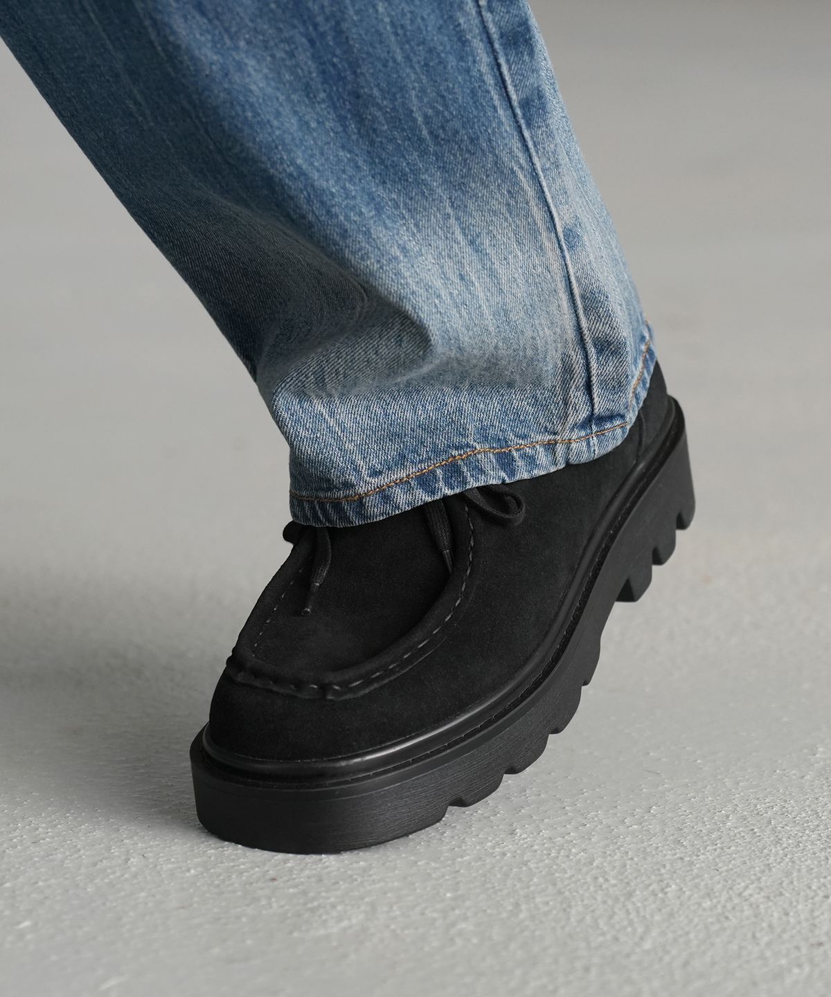 식스핏(6FT) [미누의코디 x 식스핏] BOLD CHUNKY WALLABEE-BLACK