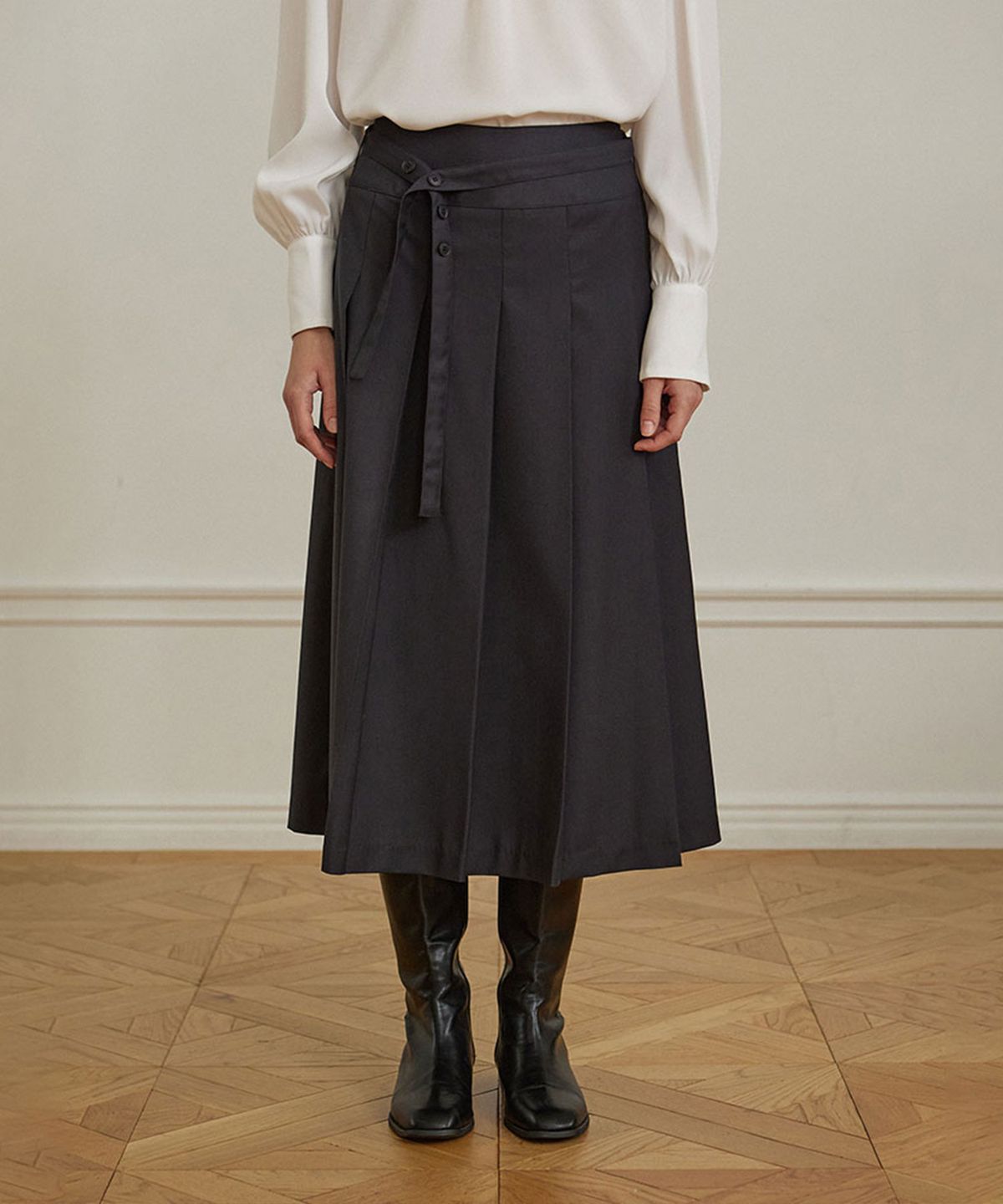 논로컬(NONLOCAL) Belt Point Pleats Skirt - Charcoal