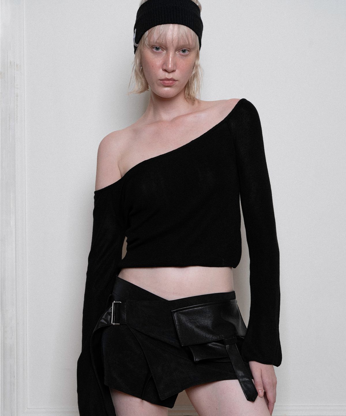 더포르타(THEPORTA) BASIC OFF-SHOULDER LONG SLEEVE KNIT, BLACK