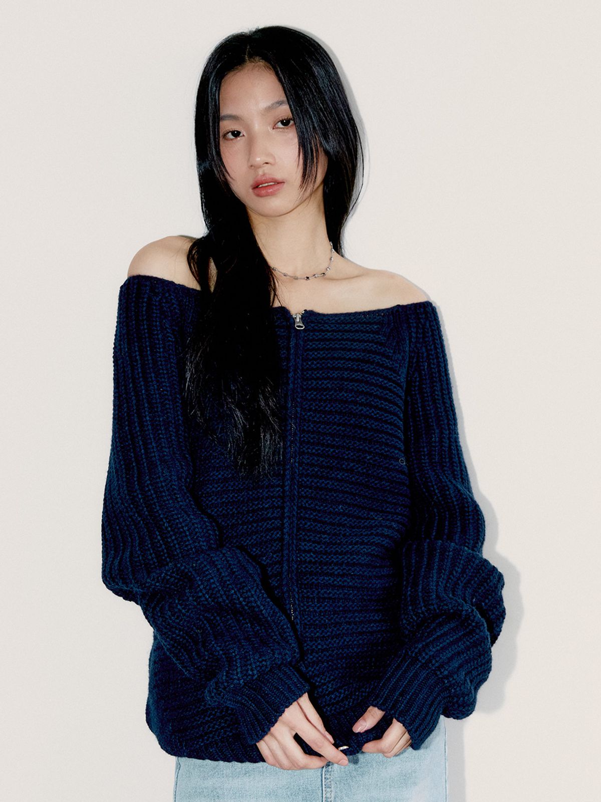 오피쉬(OAFISH) OFF SHOULDER KNIT ZIP-UP, NAVY