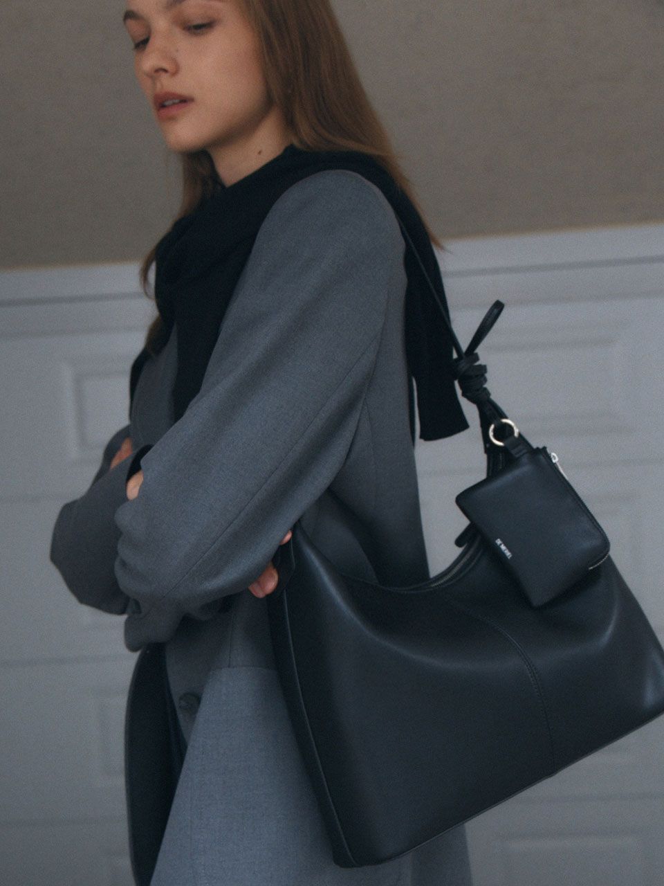 MUSINSA公式 | DEMERIEL Veneta Hobo Bag Medium Black