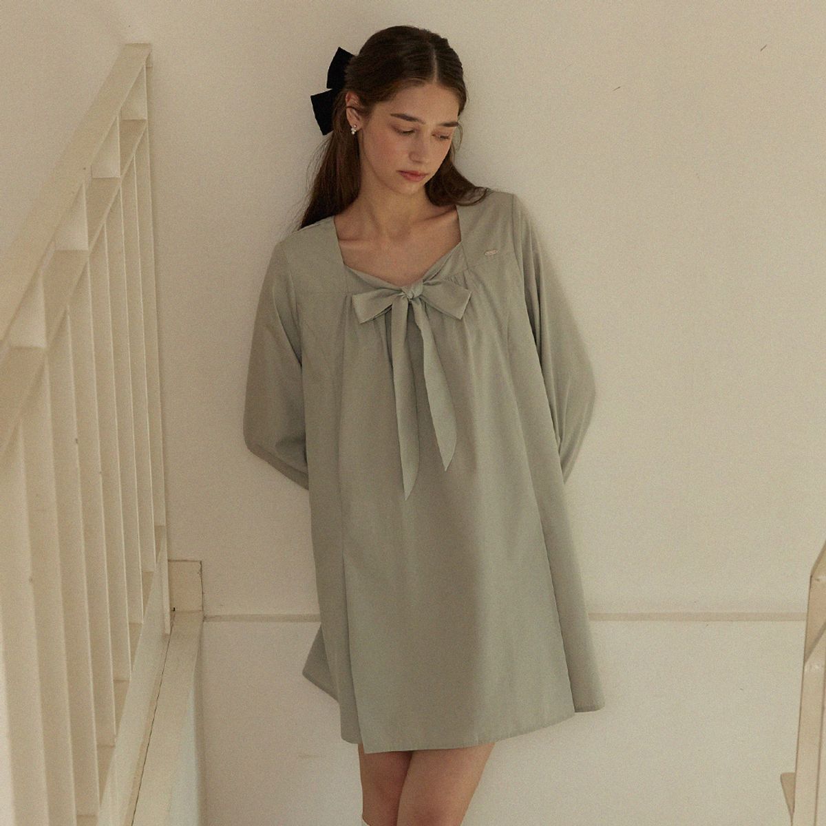 어다울(ADAUL) Flare ribbon tie mini dress - khaki