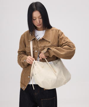 스트링 포켓 숄더백-베이지