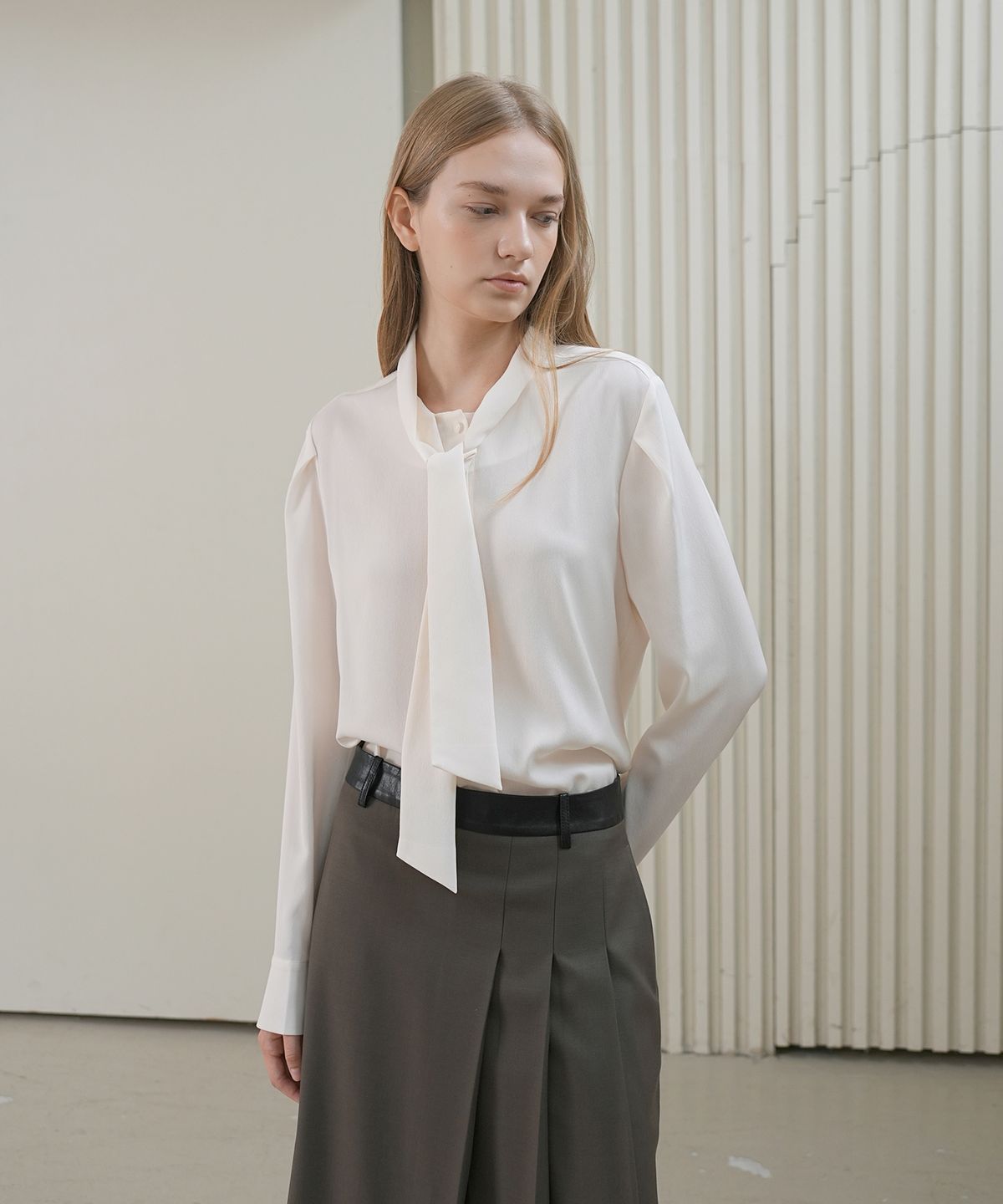 폴앤앨리스(PAUL&ALICE) TIE BLOUSE / IVORY