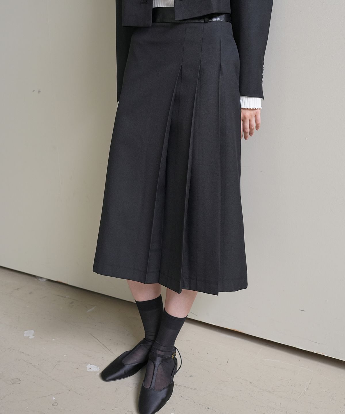 폴앤앨리스(PAUL&ALICE) LEATHER BAND WOOL SKIRT / BLACK