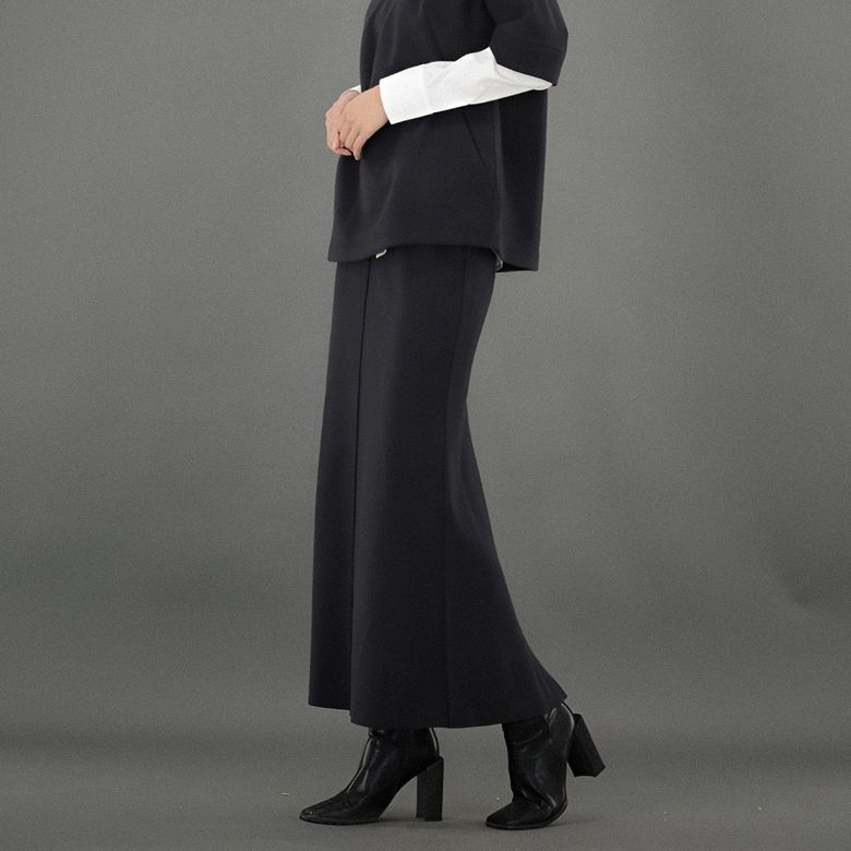 Back Slit Bending Long Skirt _Black