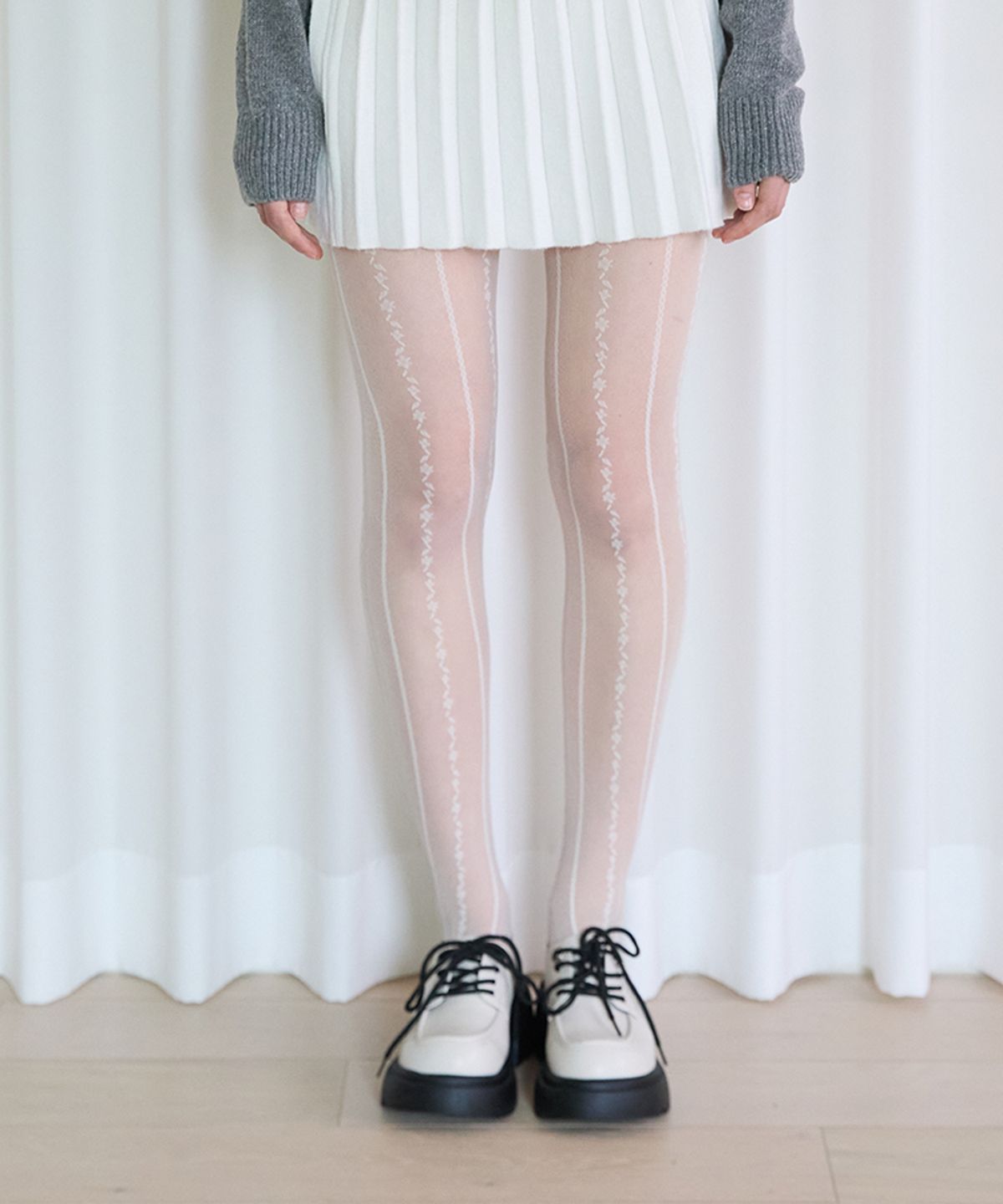 핑크파인애플(PINKPINEAPPLE) ROSY PATTERNED STOCKINGS_WHITE