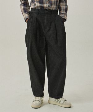 카룬 7716 투턱 벌룬핏 와이드 블랙 데님팬츠