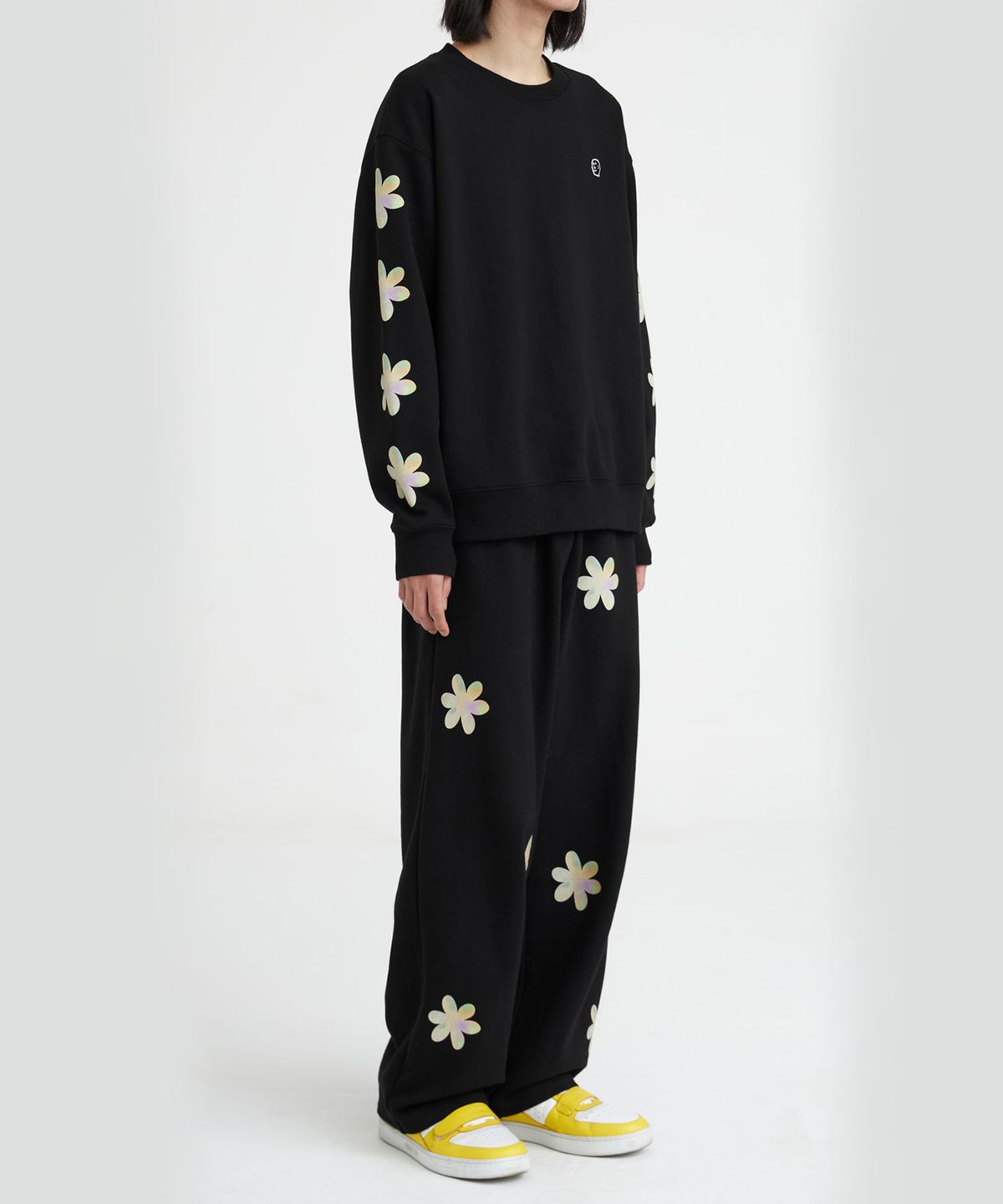 1011갤러리(1011 GALLERY) FLOWER GRAPHIC SWEATSHIRT