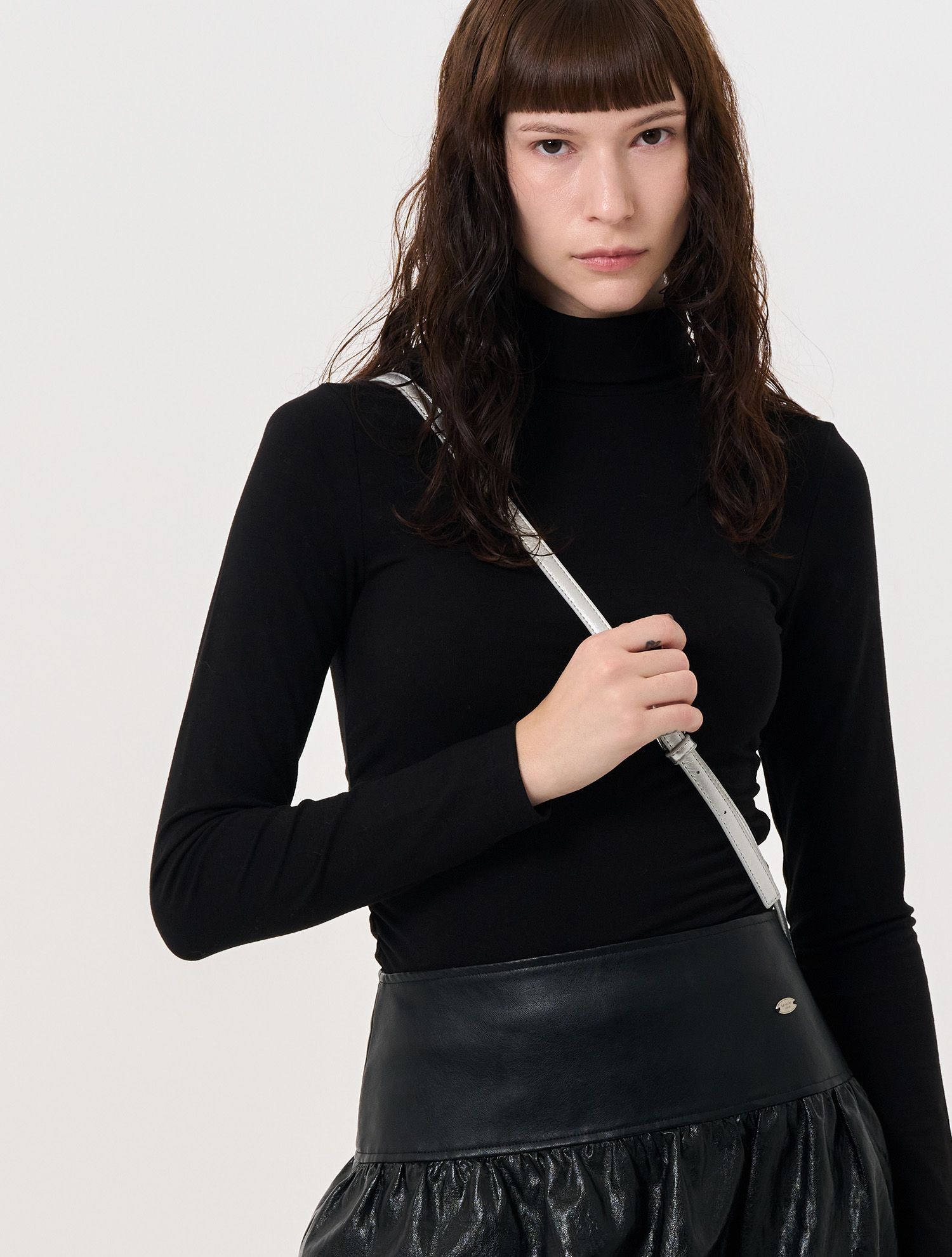★GENERAL IDEA★ Fingerhole Shirring Turtleneck T-Shirt BLAC MUSINSA | GENERAL IDEA Fingerhole Shirring Turtleneck T